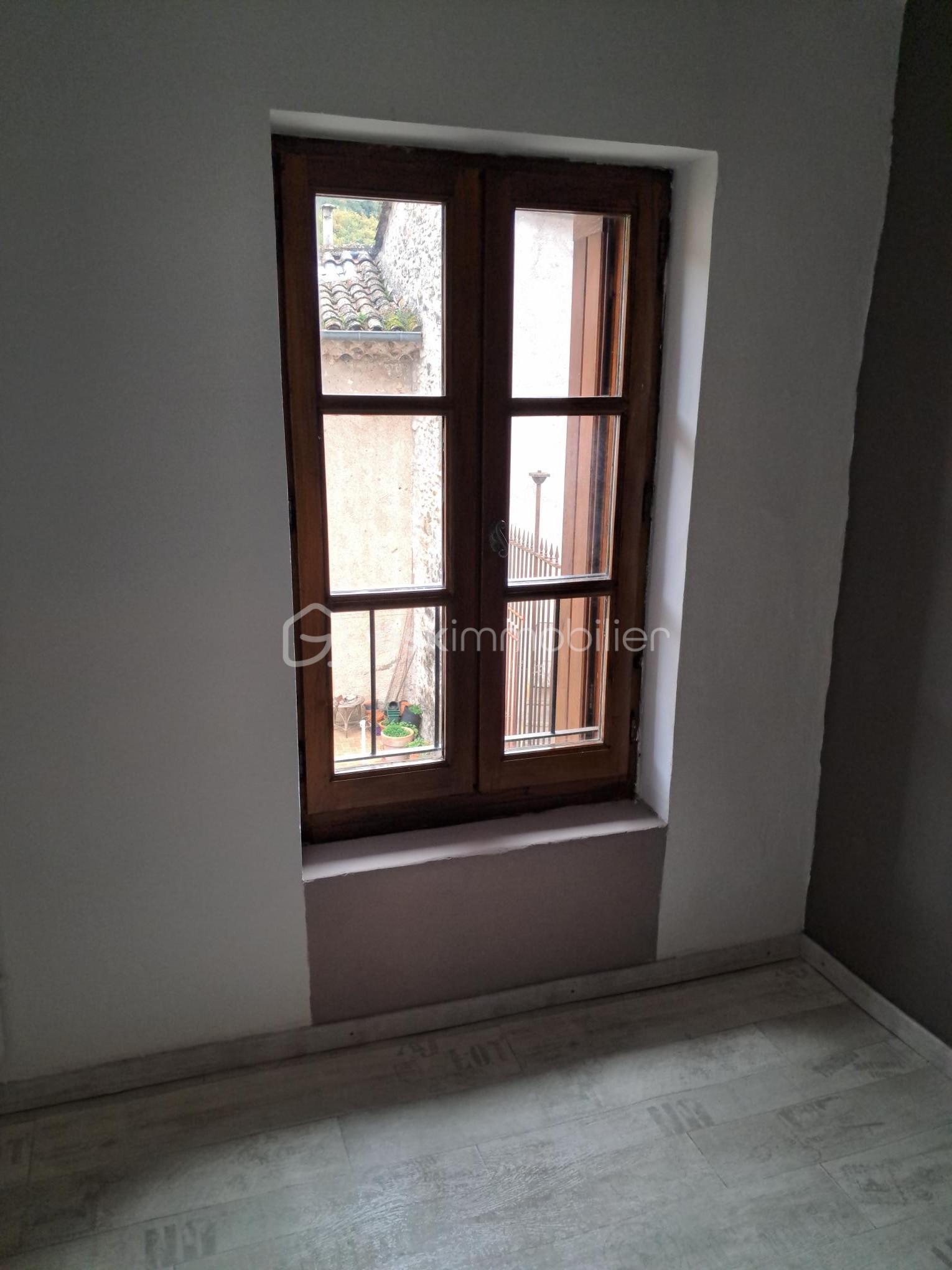 Maison ancienne de 125 m² - 12c-ch3 fenetre.jpg