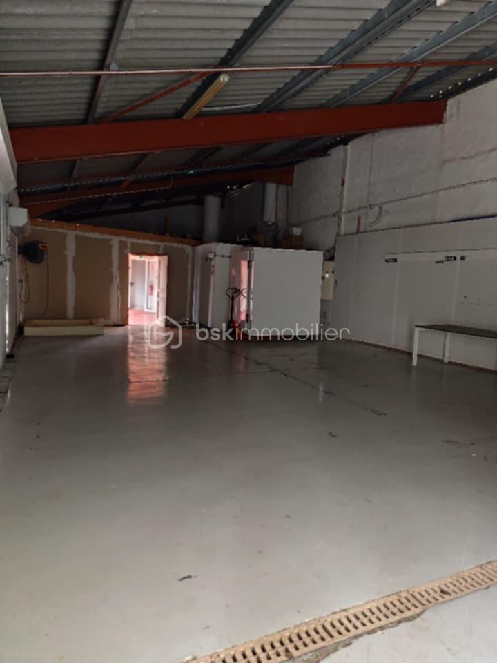 Local commercial de 192 m² - Messenger_creation_53E4D9C6-FDA3-41B1-879B-B96812C7A1C5.jpeg