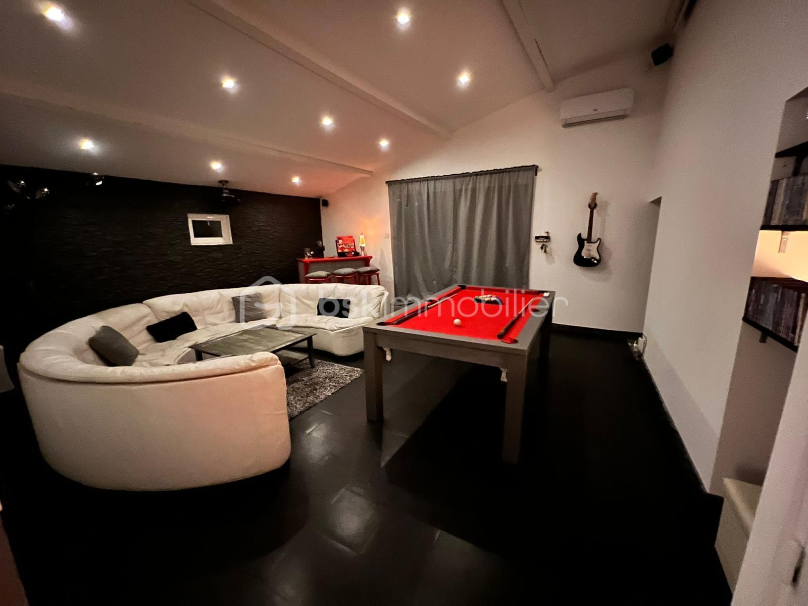 Villa de 252 m² - WhatsApp Image 2025-11-08 à 18.45.43_f48b85ca.jpg