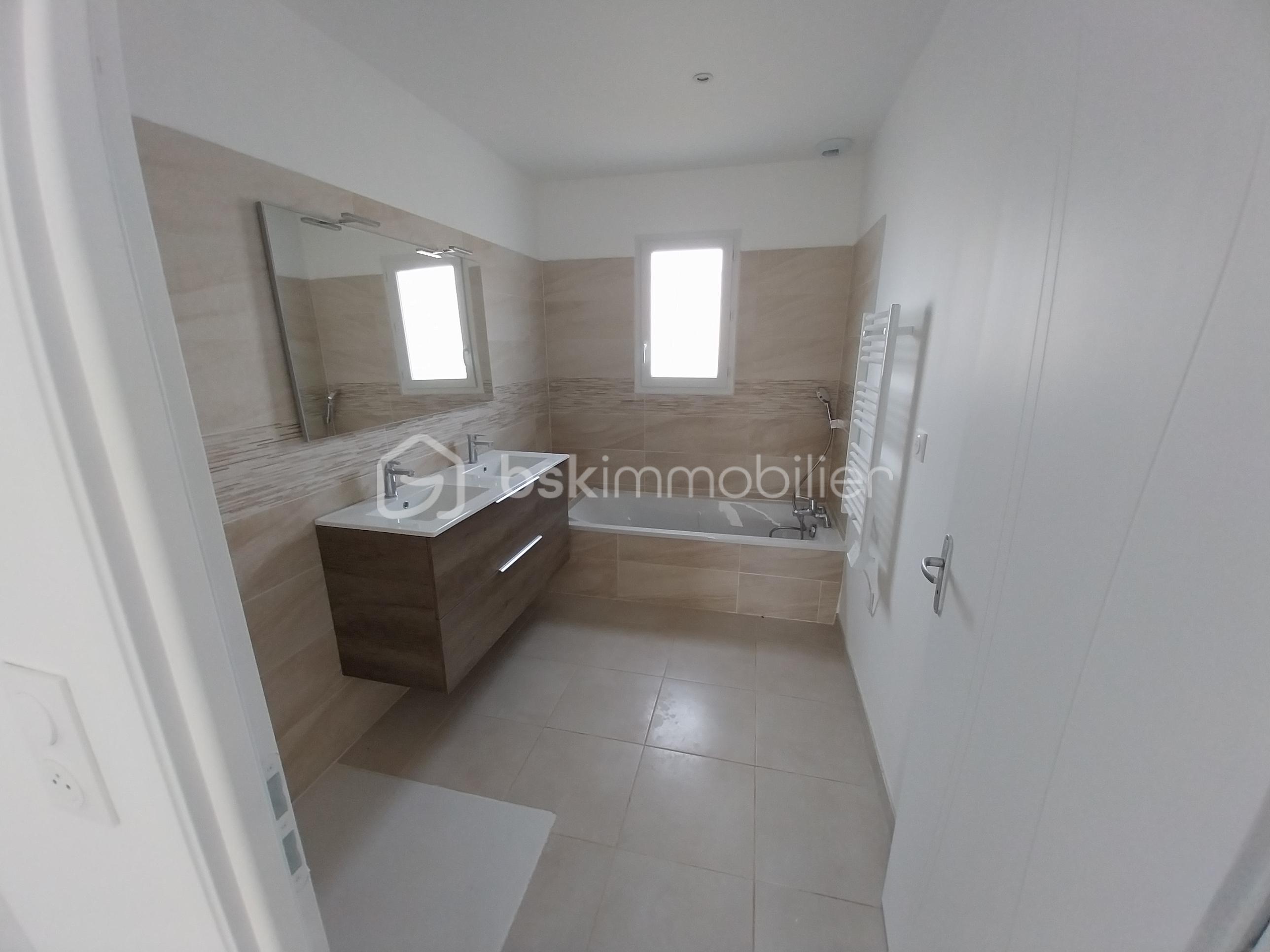 Maison de 94 m² - sdb1.jpg