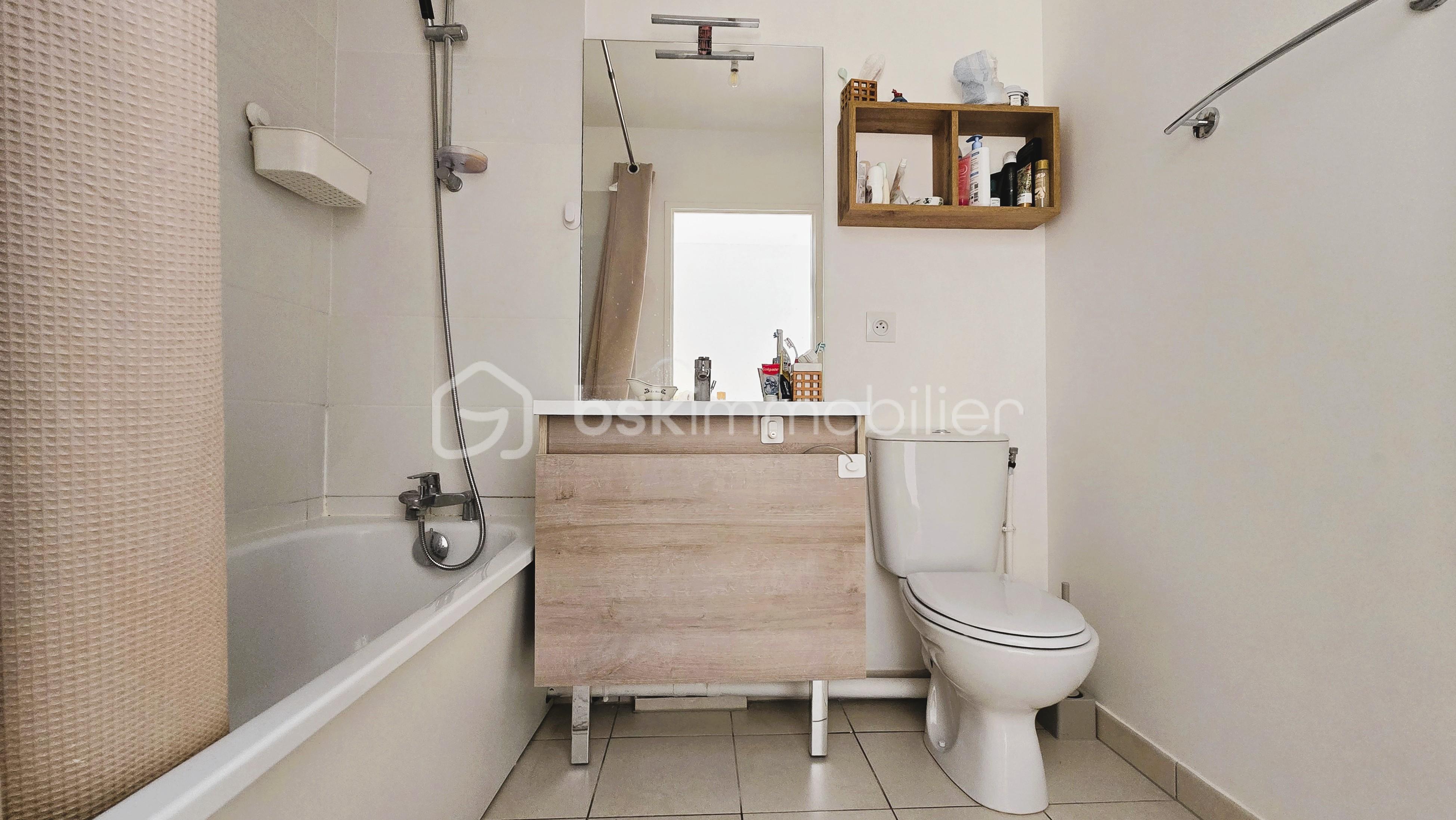 SALLE DE BAIN ETAGE .jpg