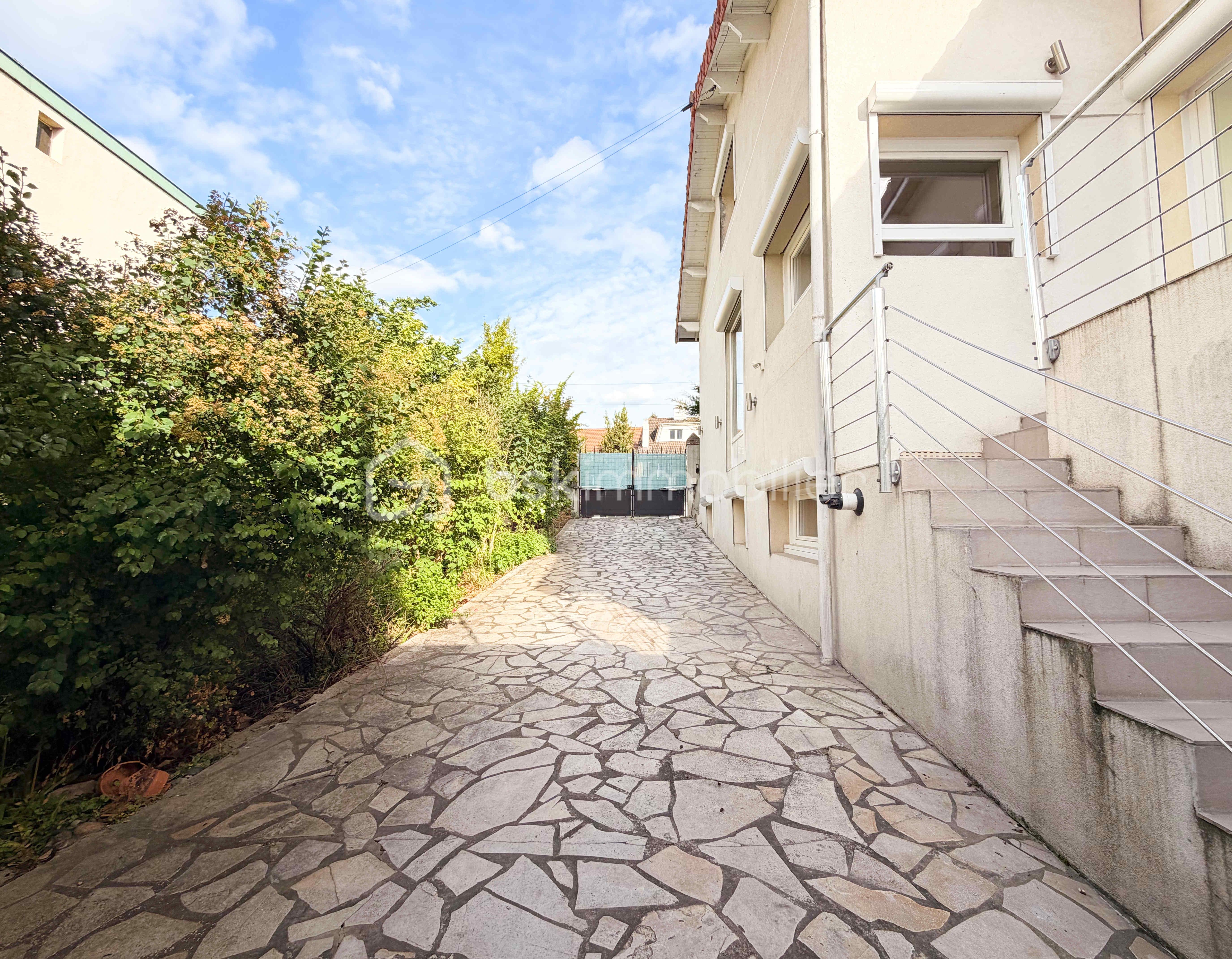 maison-suresnes-jardin-arbre-espace-vert.jpg