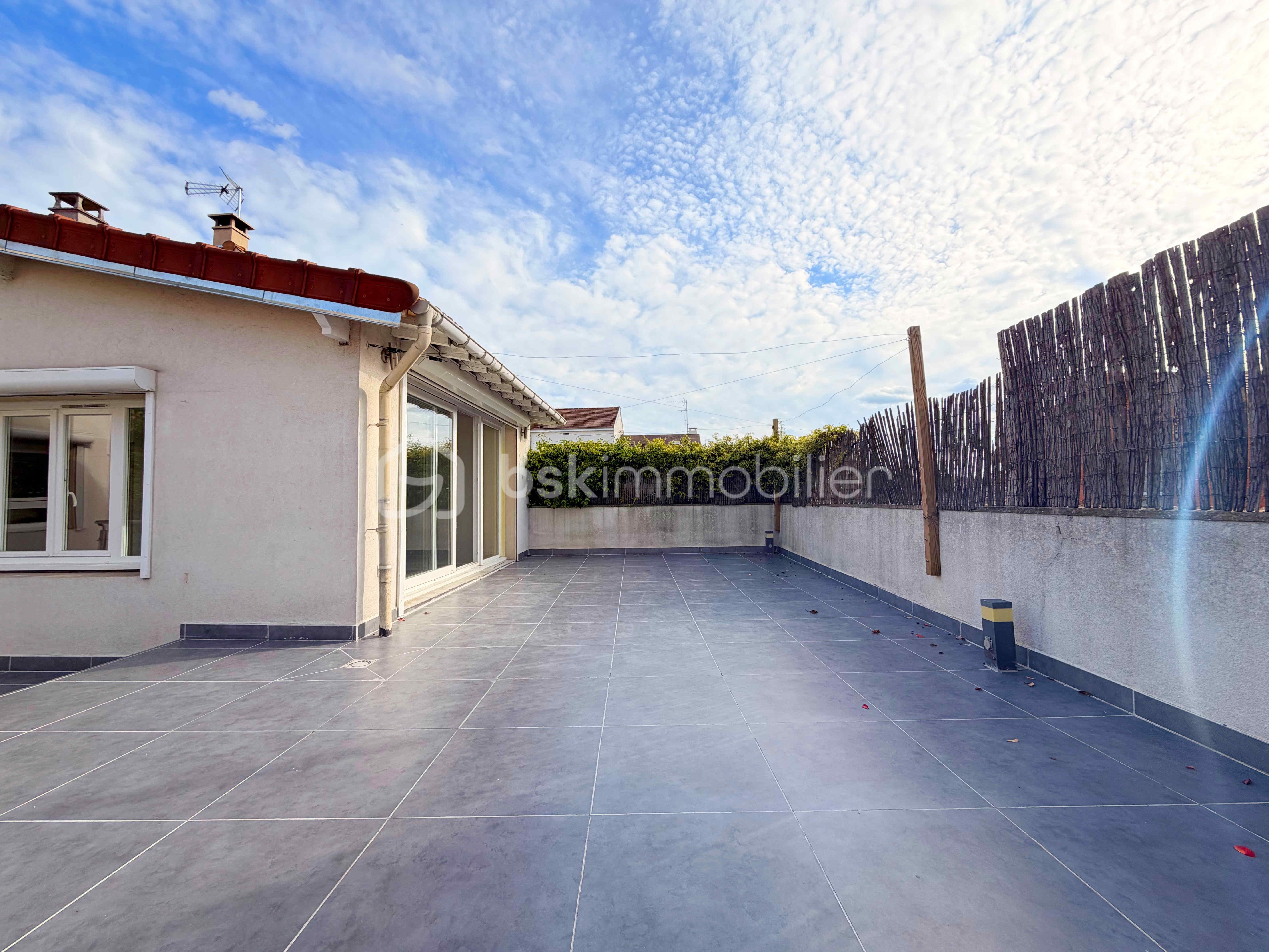 maison-suresnes-terrasse-vue-degagee.jpg