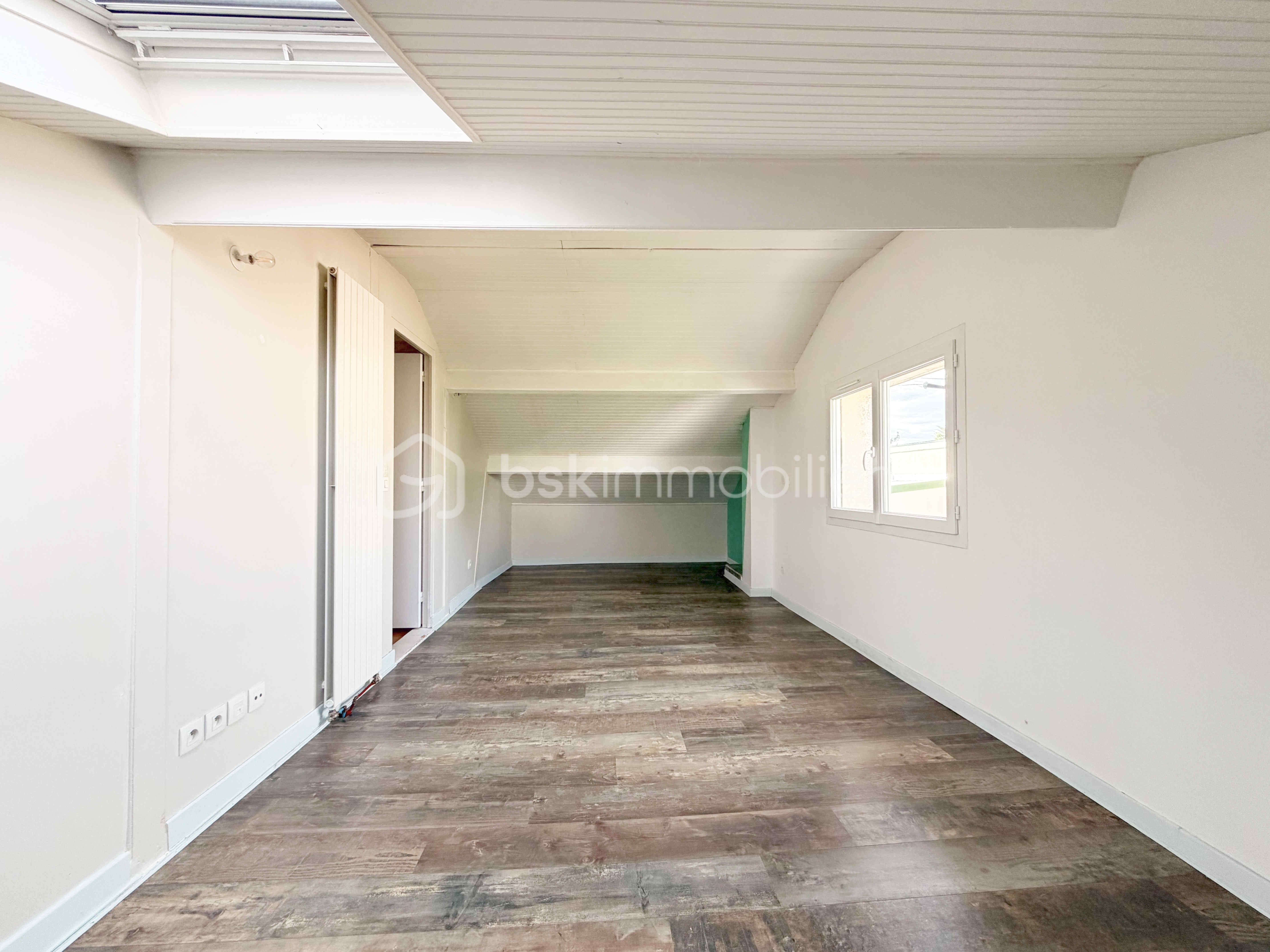maison-suresnes-chambre-lumineuse-parquet.jpg