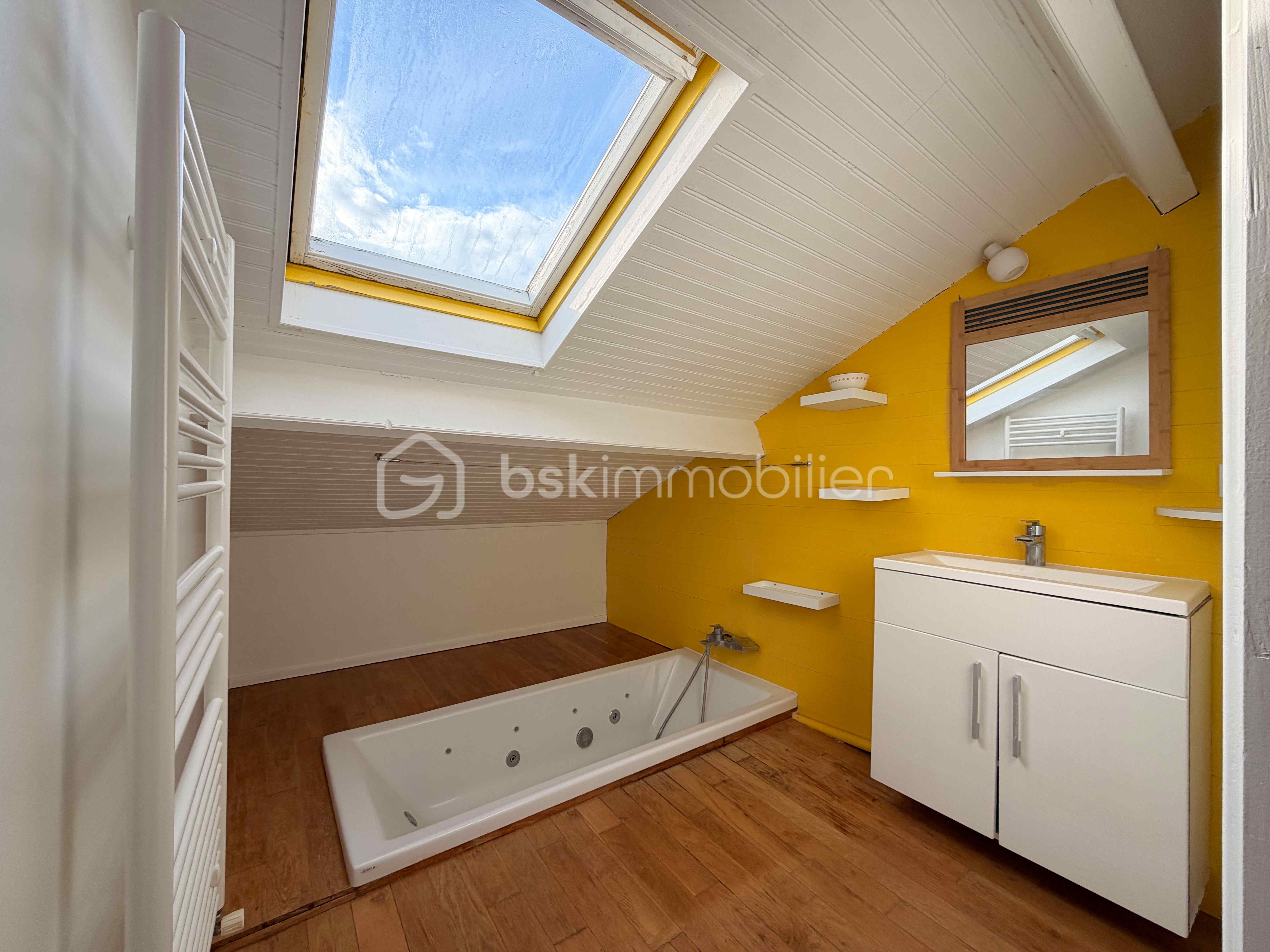 maison-suresnes-salle-de-bains-design-baignoire.jpg