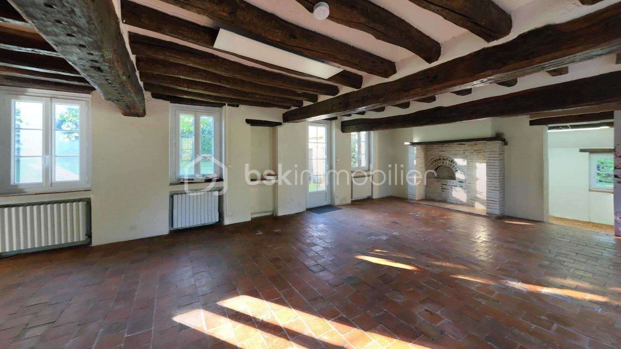 6-Rue-de-Bellevue-Living-Room 2.jpg