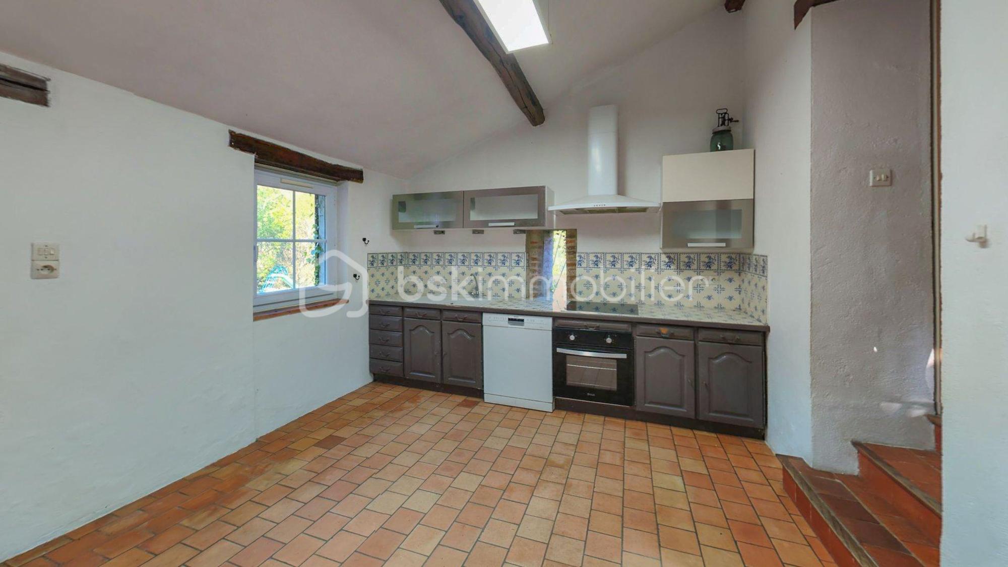 6-Rue-de-Bellevue-Kitchen 1.jpg