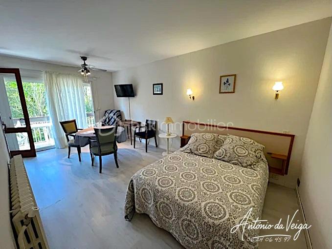 Immeuble commercial de 359 m² - 89E427E6-9189-48AA-B54F-B0AB65857598_1_105_c - copie.jpg