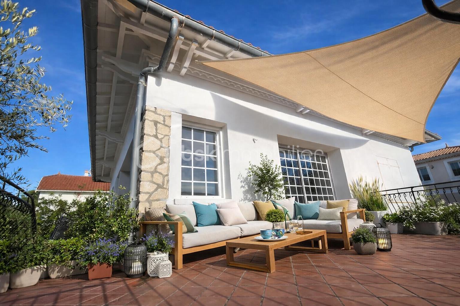 a villa meschers.png