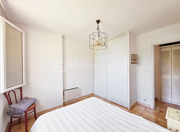 chambre bas fenetre 2.jpg