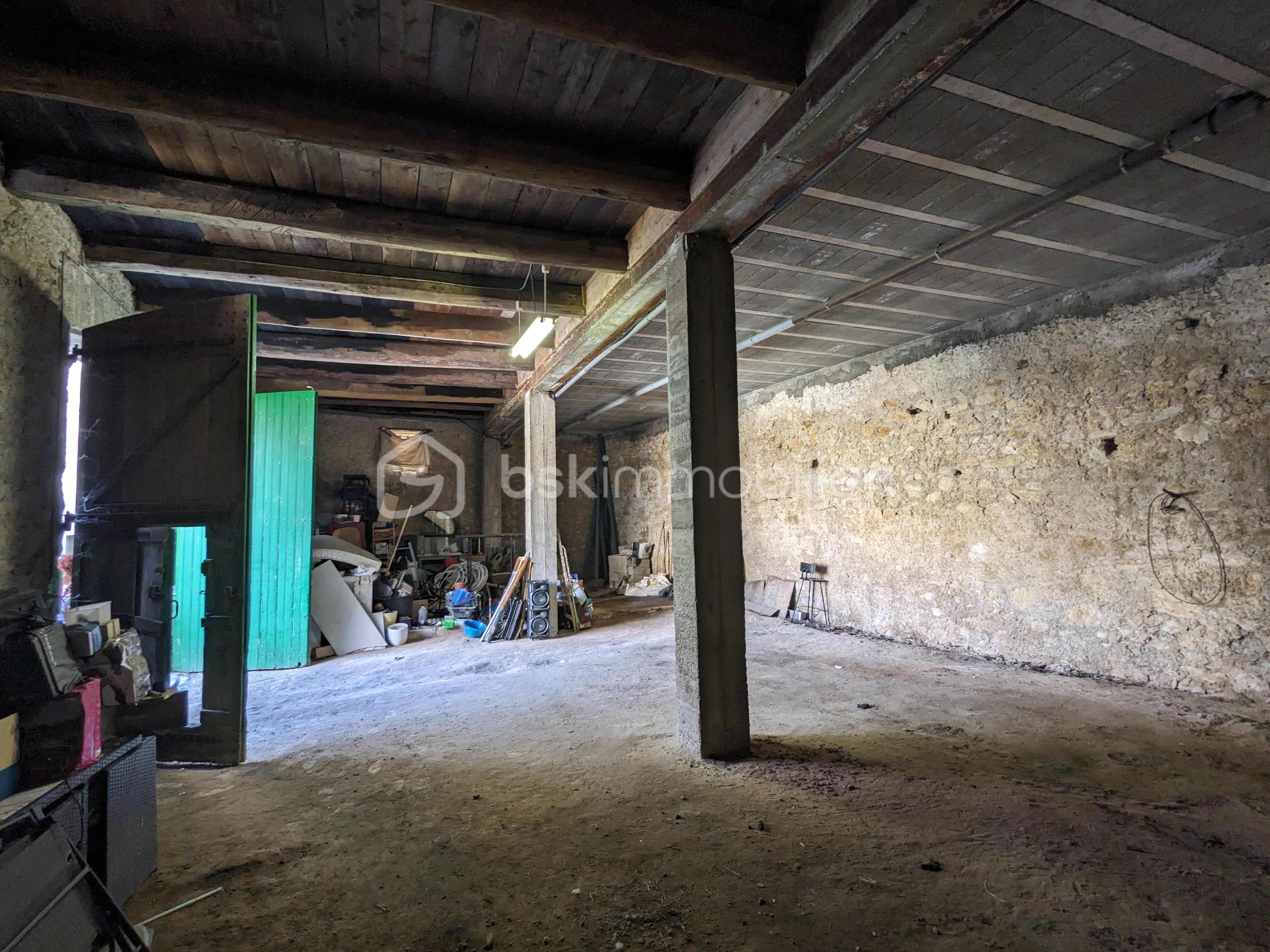 Maison de village de 180 m² - GARAGE (5).jpg