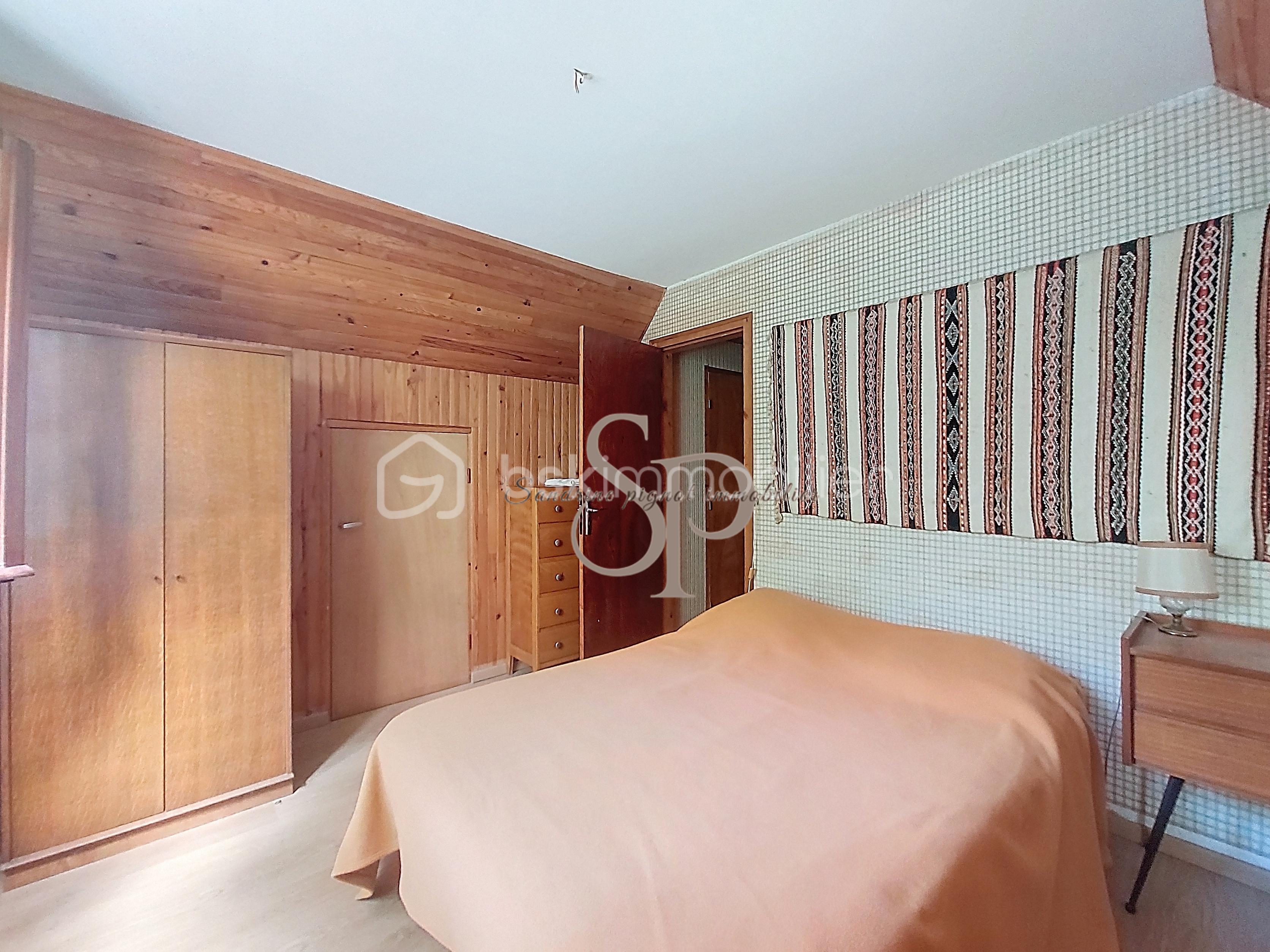 Maison de 95 m² - ch fond gauche 1.jpg