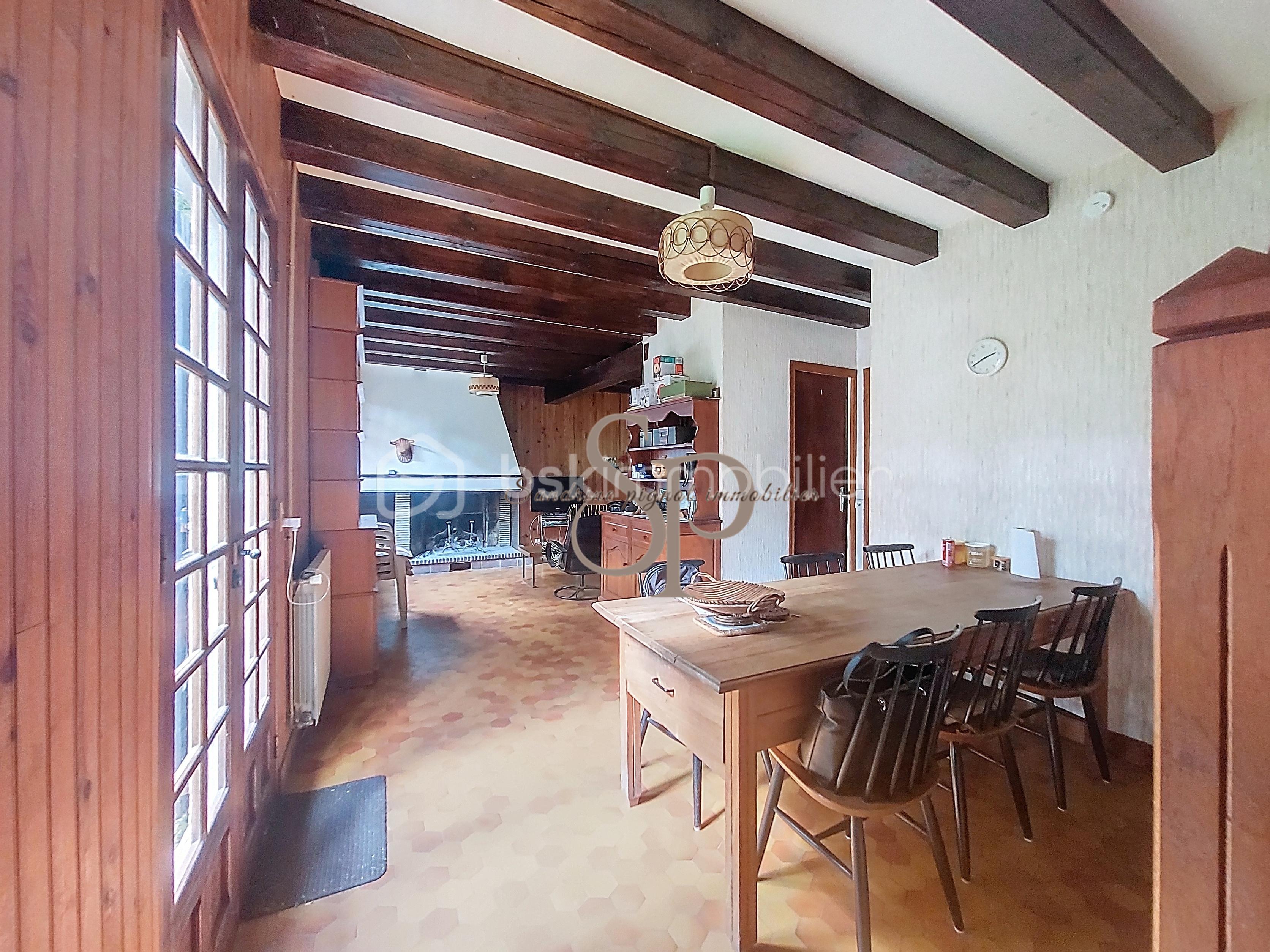 Maison de 95 m² - coin repas du garage.jpg