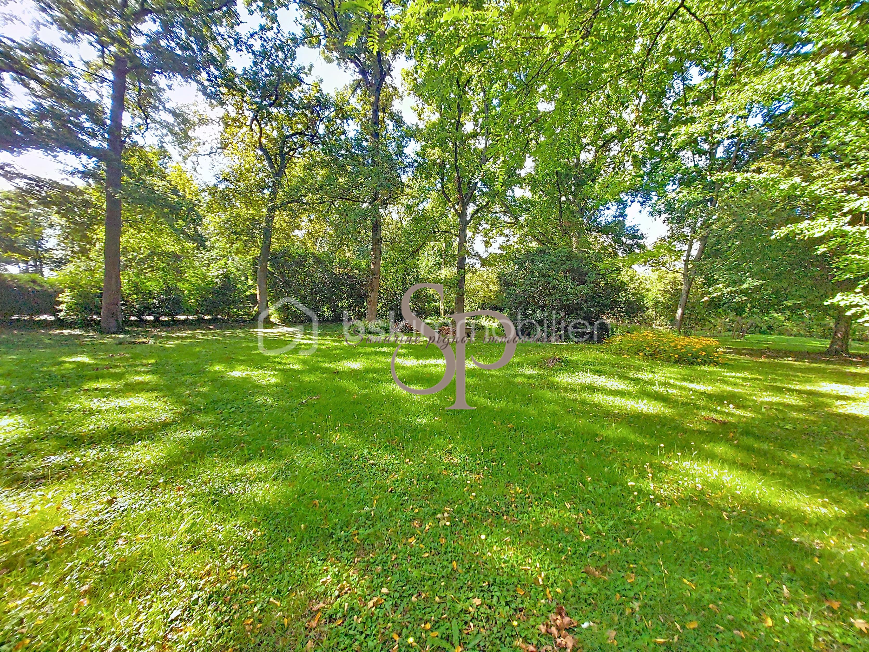 Maison de 95 m² - jardin vers route.jpg