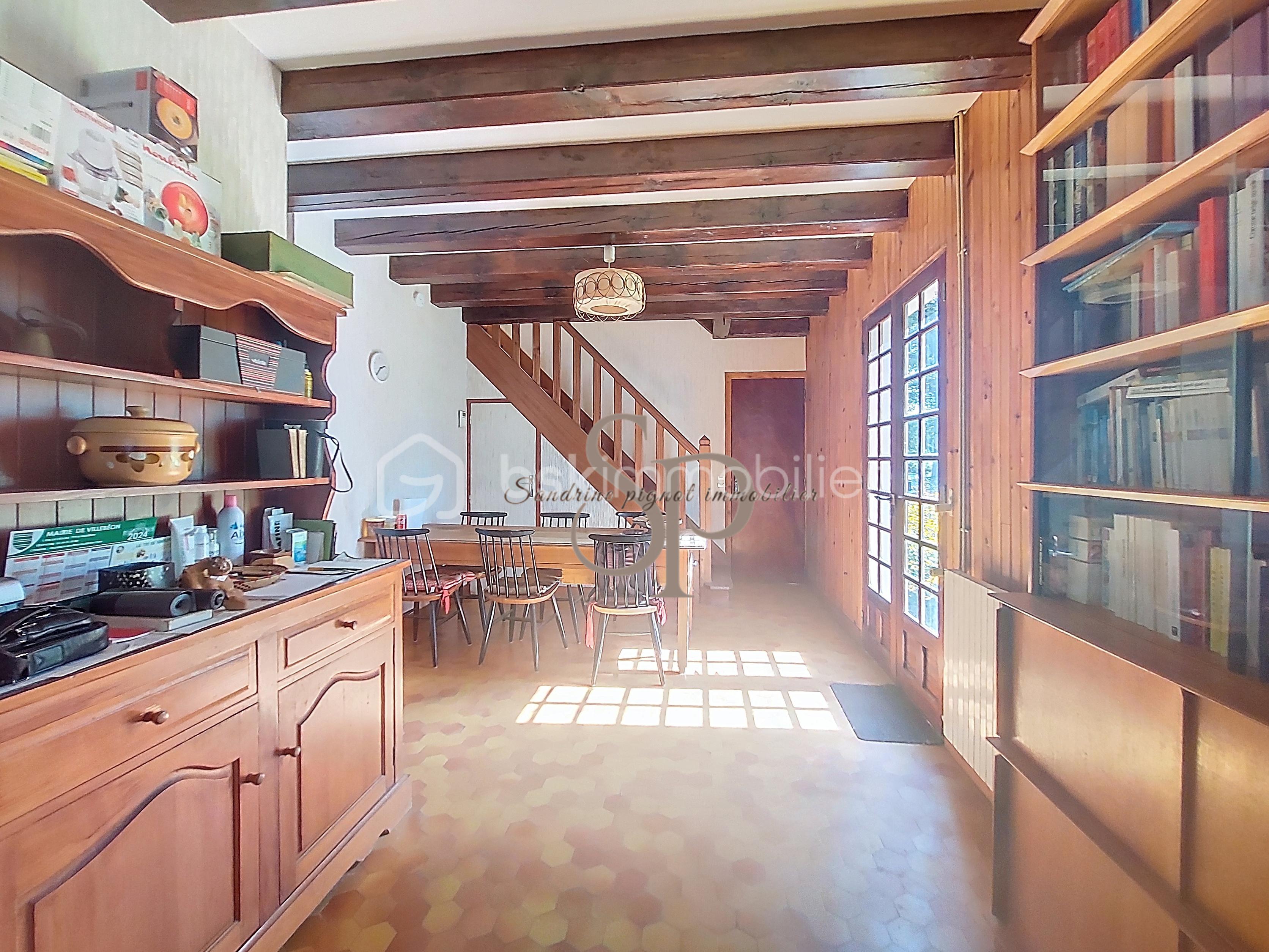 Maison de 95 m² - coin repas du salon.jpg