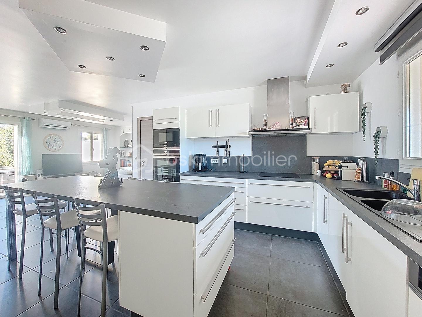 Maison traditionnelle de 82,95 m² - Maison Ollioules 6.jpg