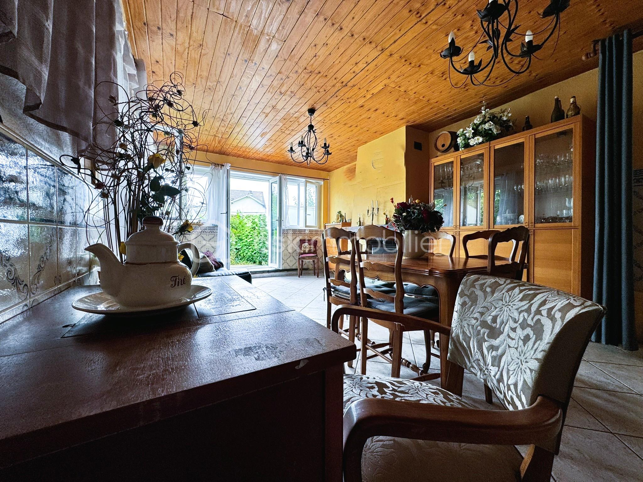 Maison traditionnelle de 166 m² - salon2.JPEG