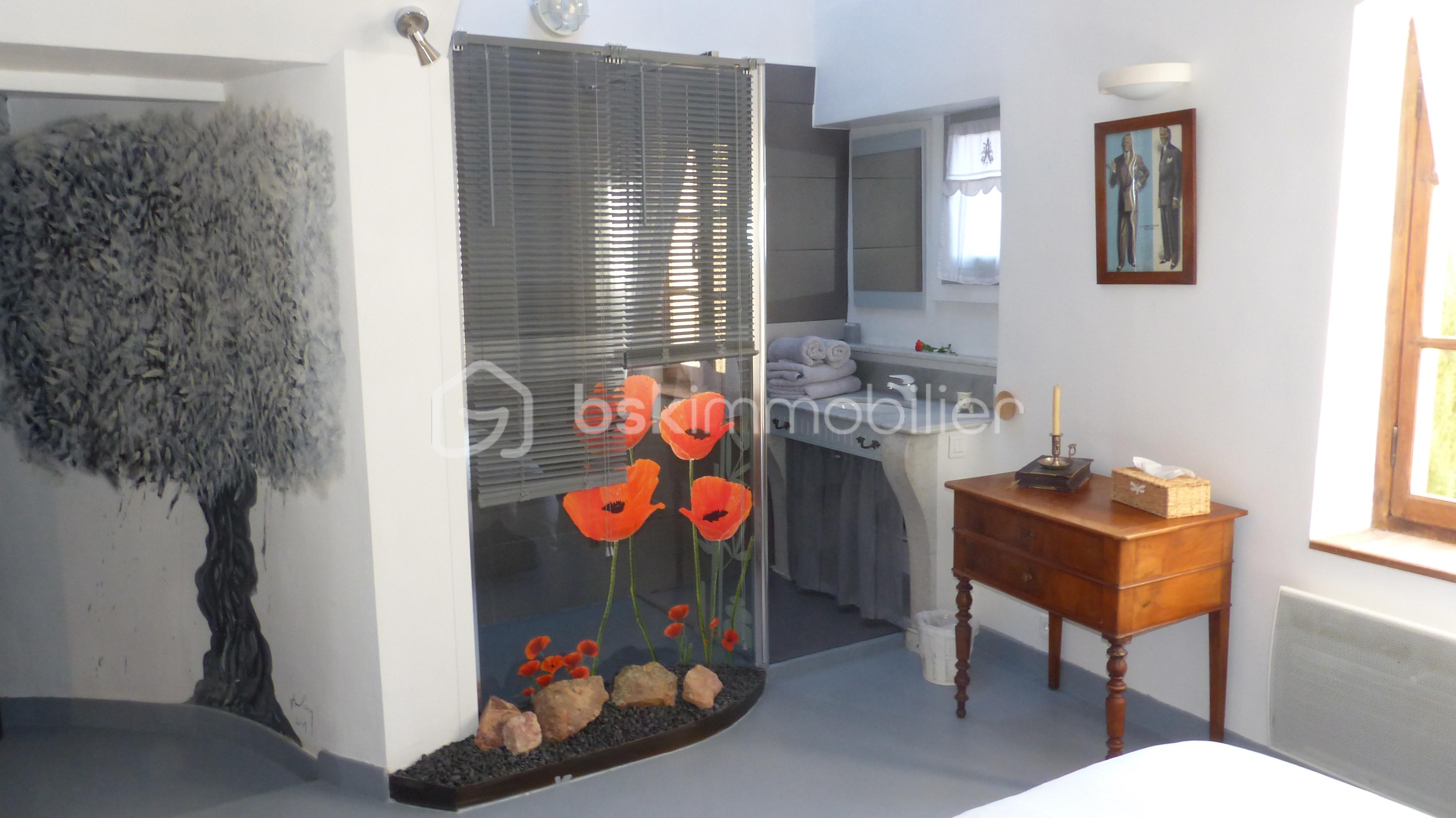 Maison de village de 135 m² - CHAMBRE AVEC SDE-2.jpg