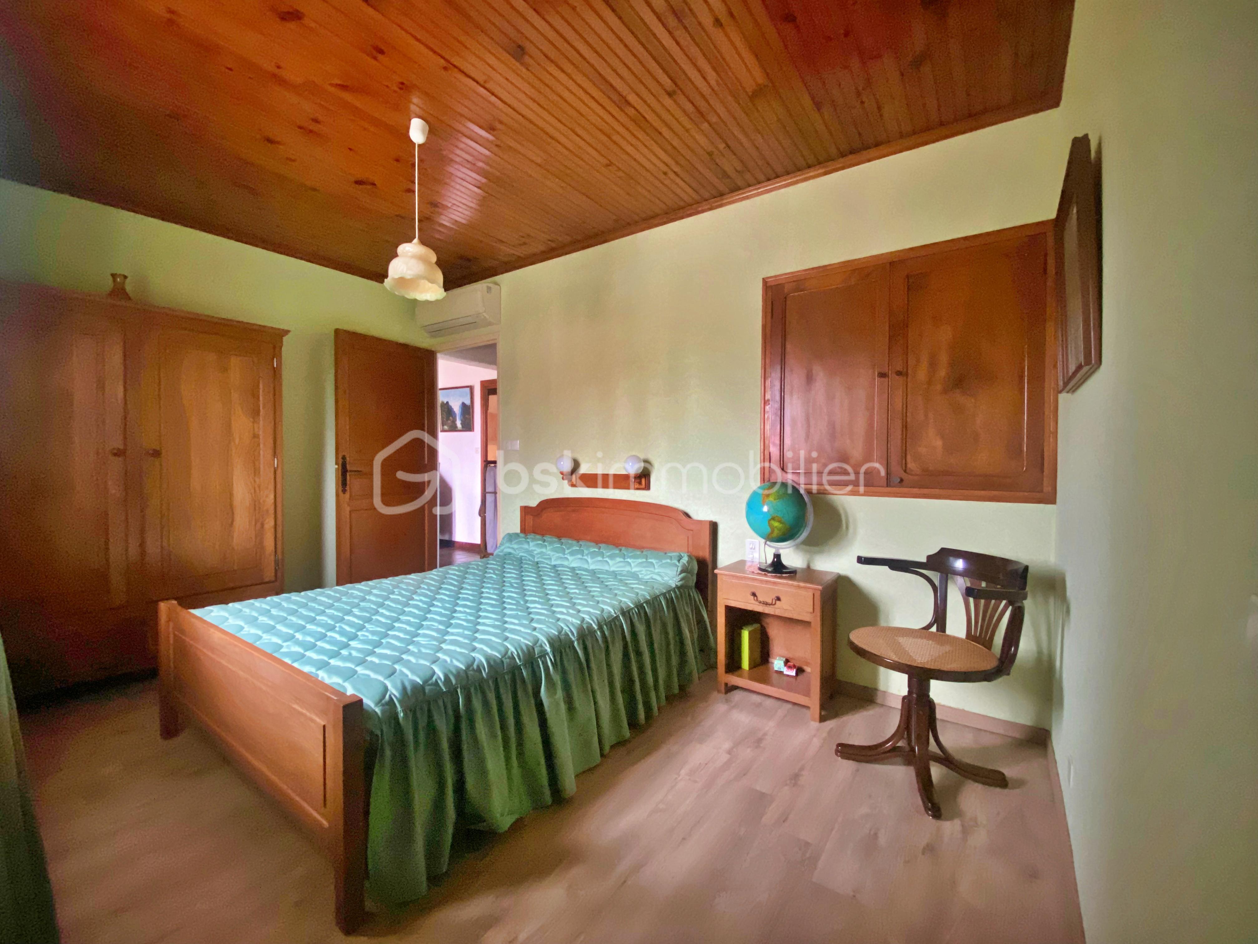 Maison de 230 m² - Chambre 2..jpg