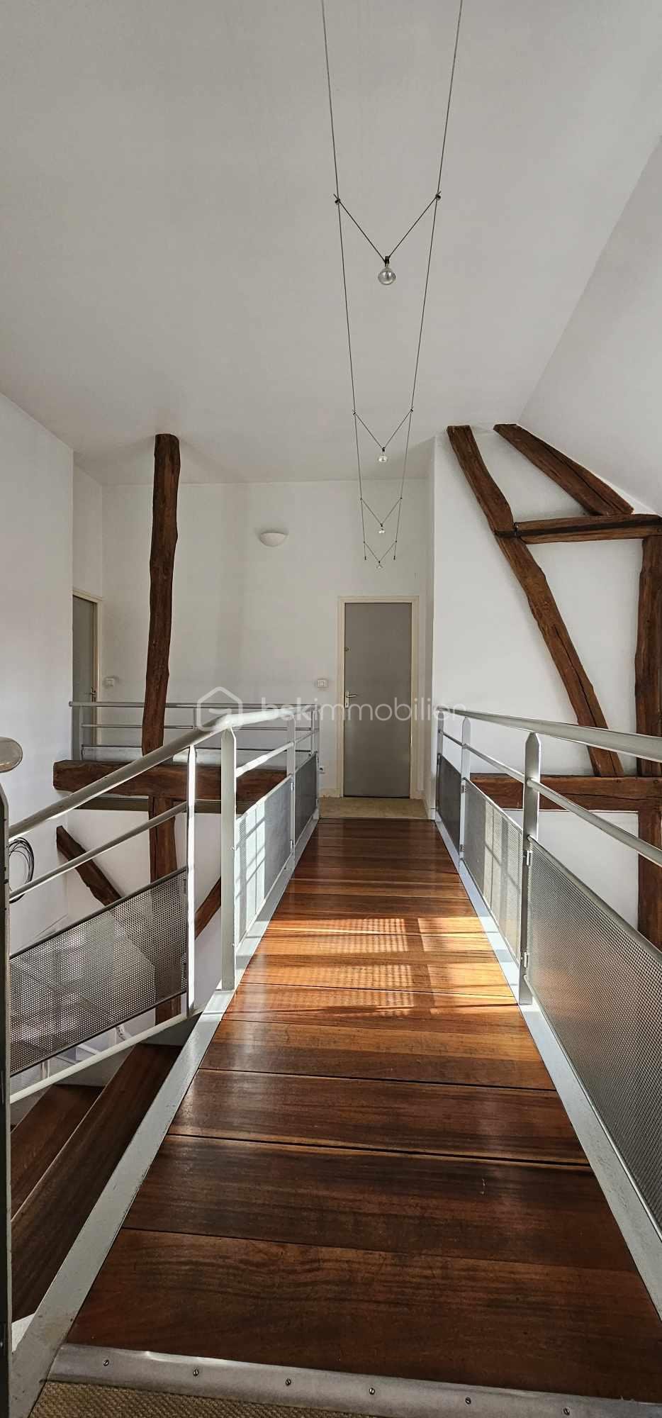 Immeuble mixte de 700 m² - 5 bureaux à l'étage.jpg