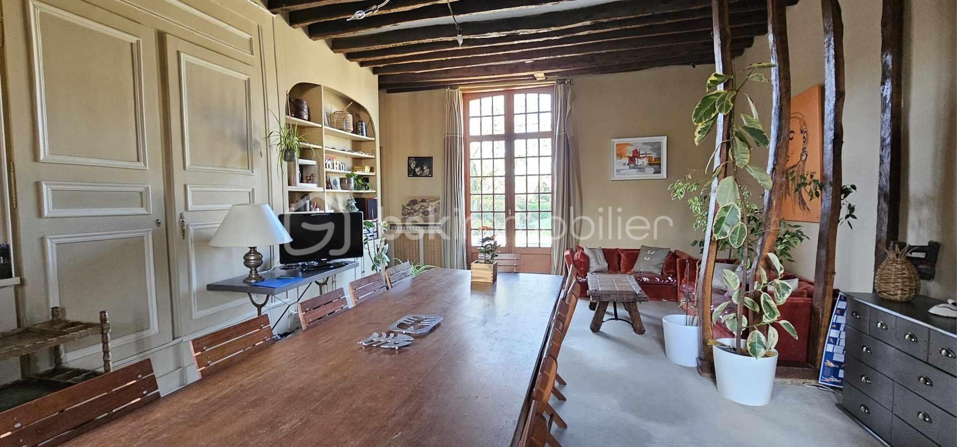 Immeuble mixte de 700 m² - 428888537_2247070405500309_8694722606177554293_n.jpg