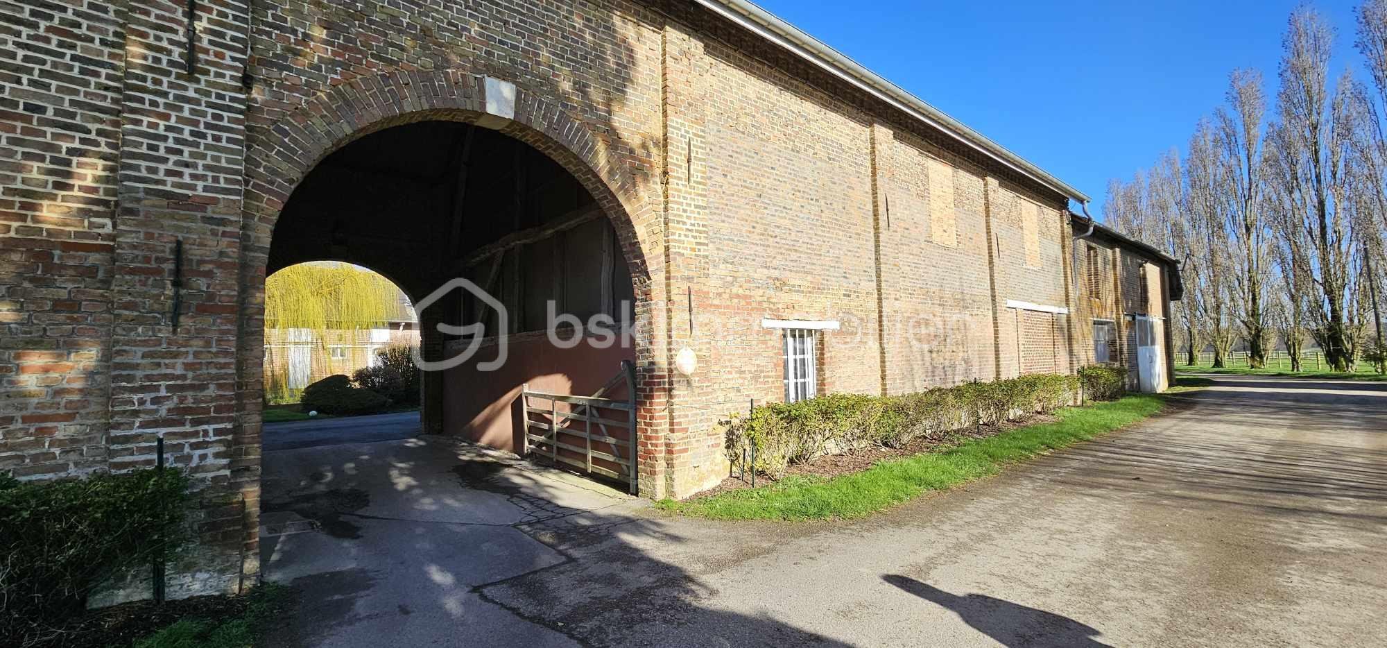 Immeuble mixte de 700 m² - 429089387_1413794236174813_1389338220070845747_n.jpg