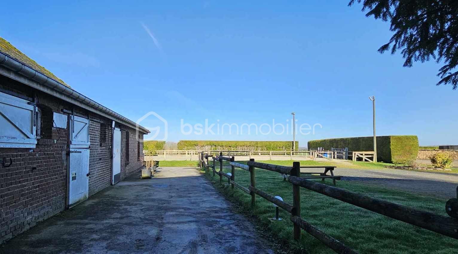 Immeuble mixte de 700 m² - 429434726_868096998407683_6991423860156928420_n.jpg