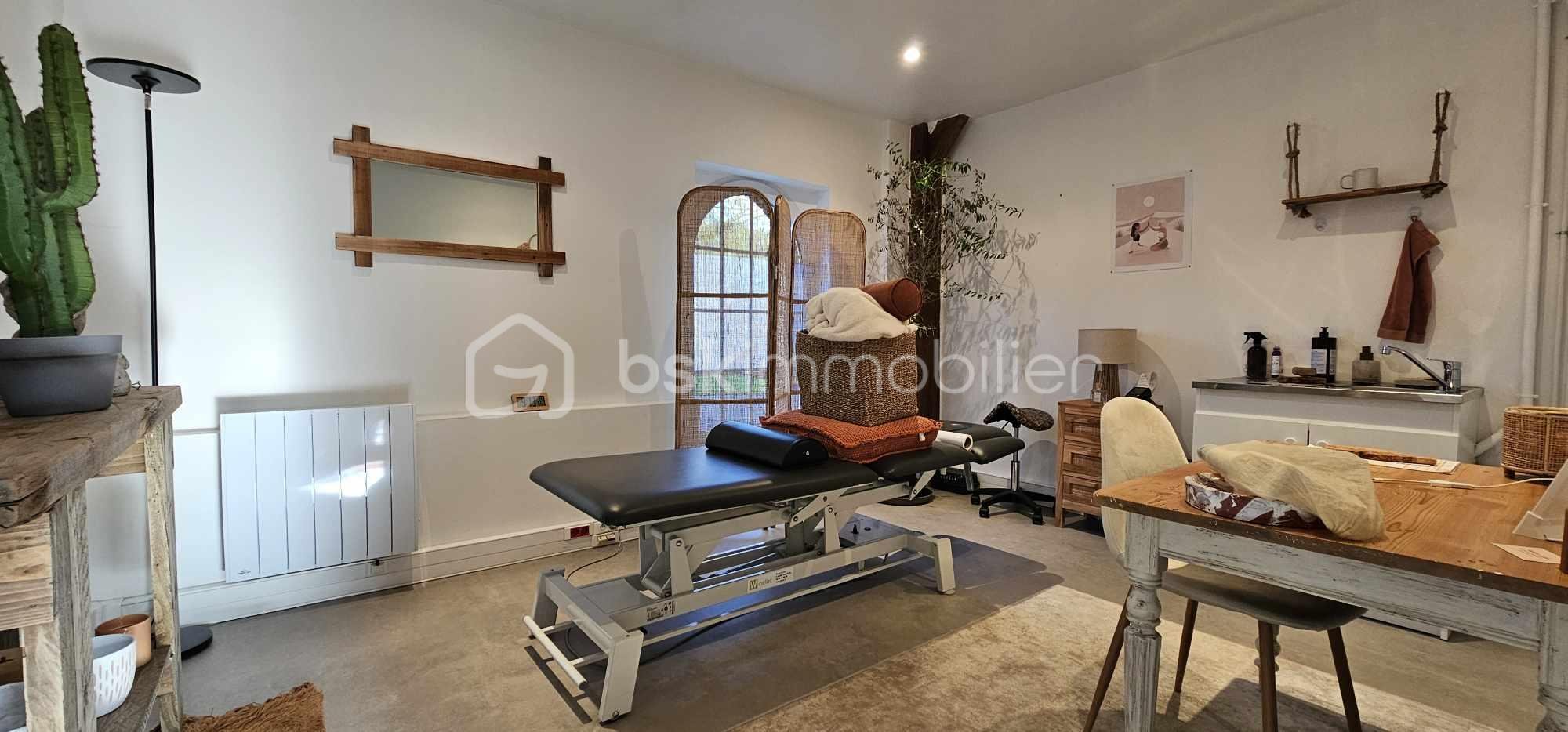 Immeuble mixte de 700 m² - 428880590_1111523880273413_1270227705051271967_n.jpg