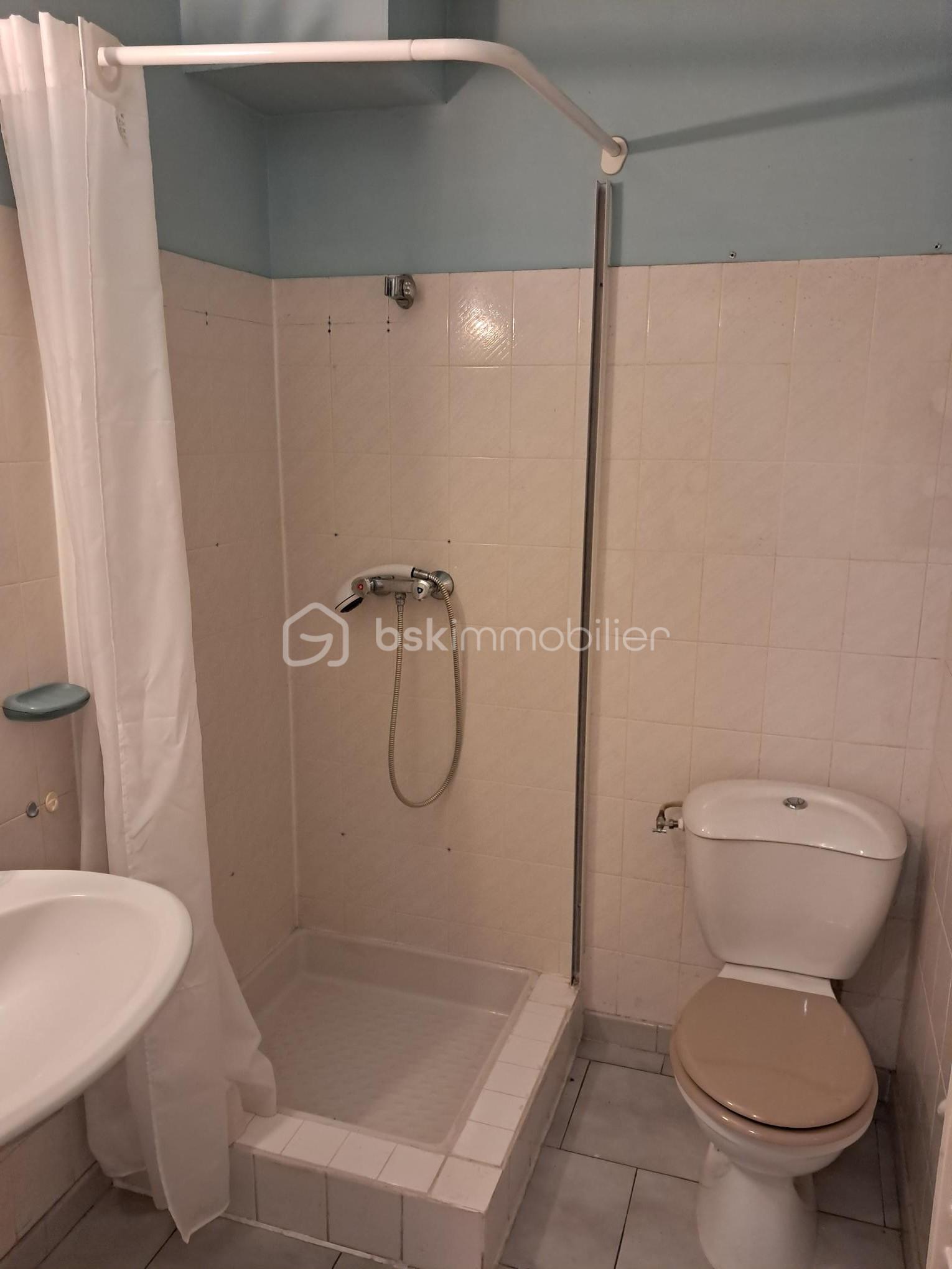 Maison de ville de 120 m² - salle eau bas.jpg