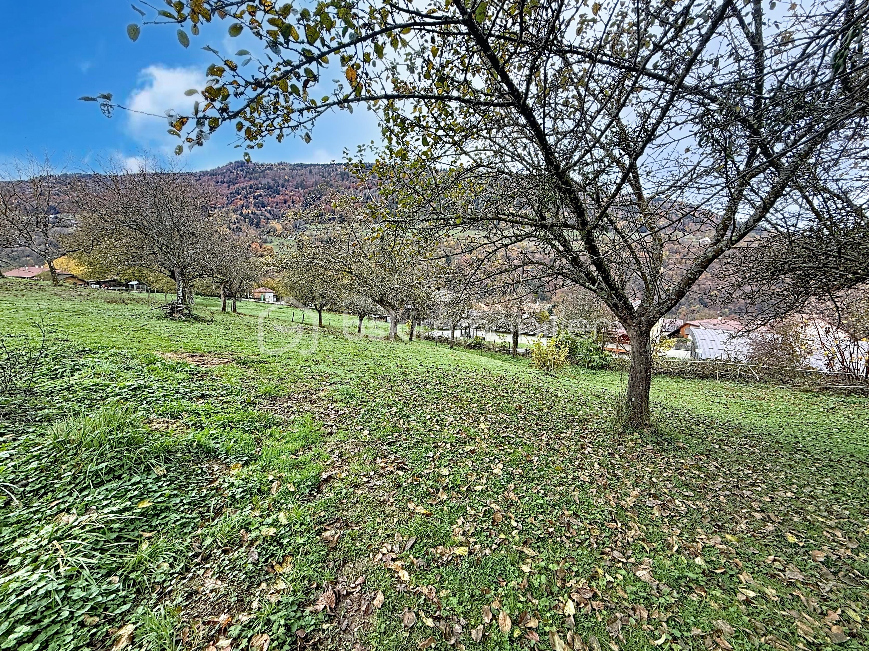 Terrain de 1 270 m²