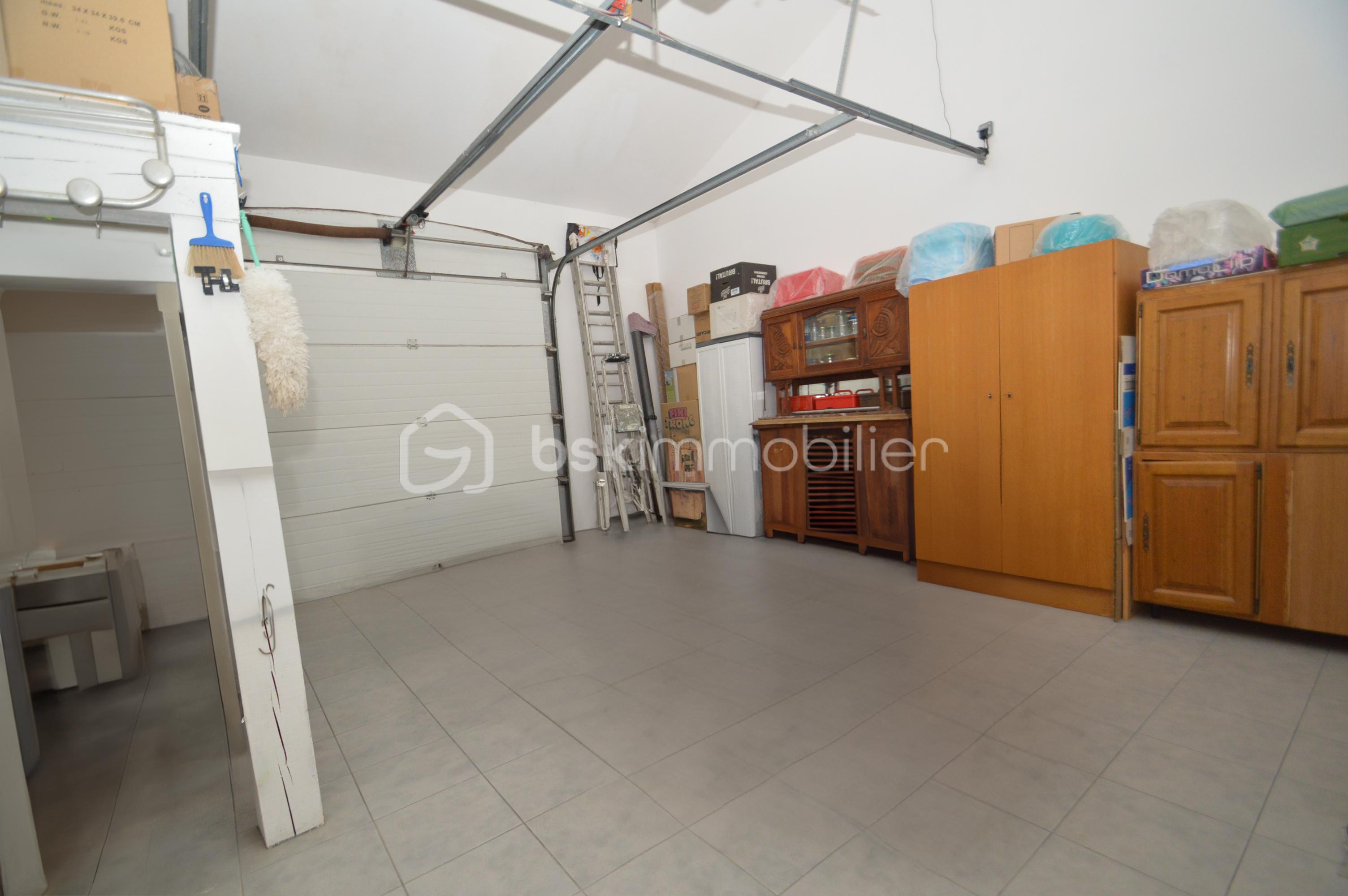 garage vide.jpg