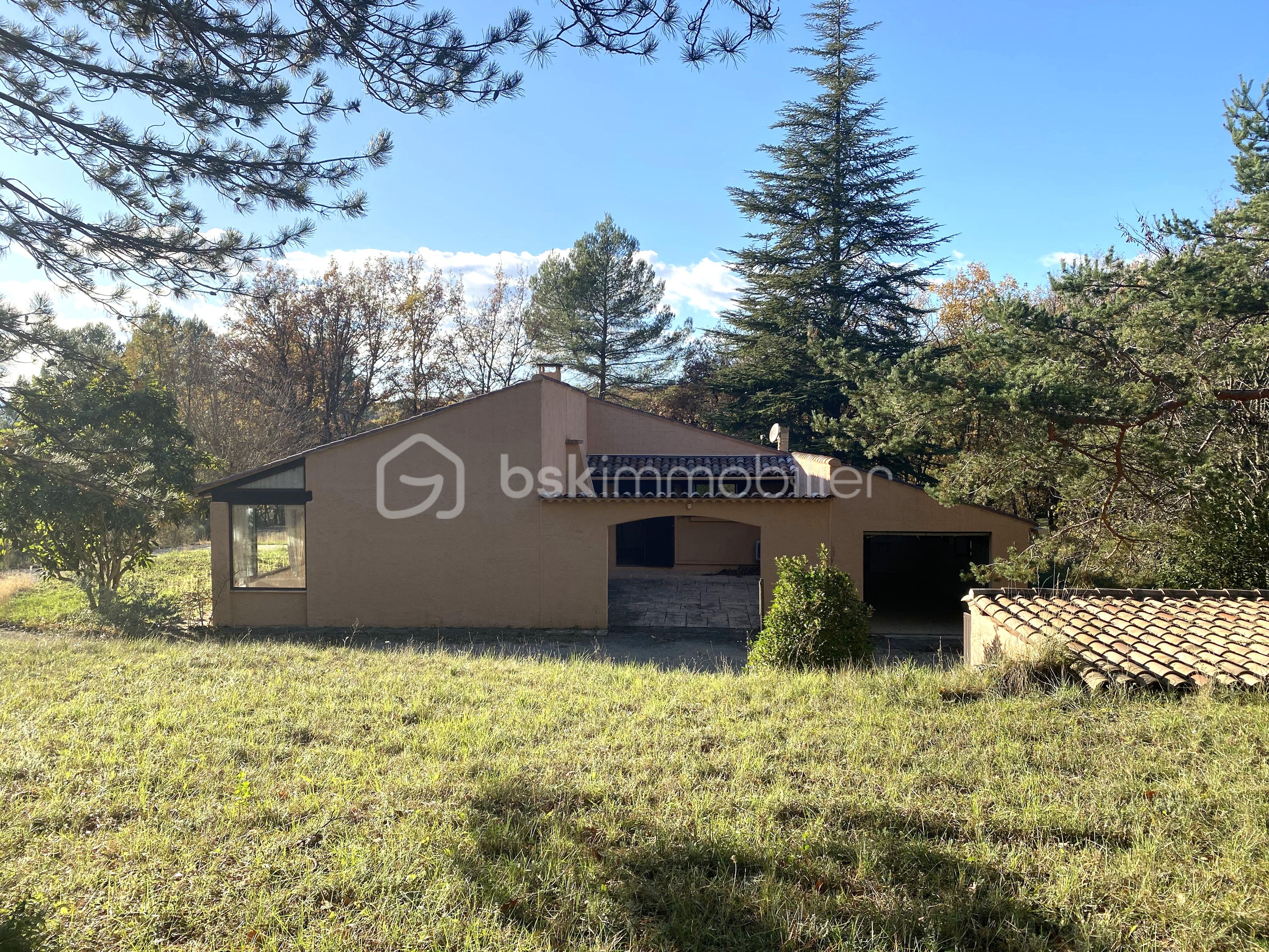 Maison traditionnelle de 133 m² - Vue extérieure côté sud est.jpg