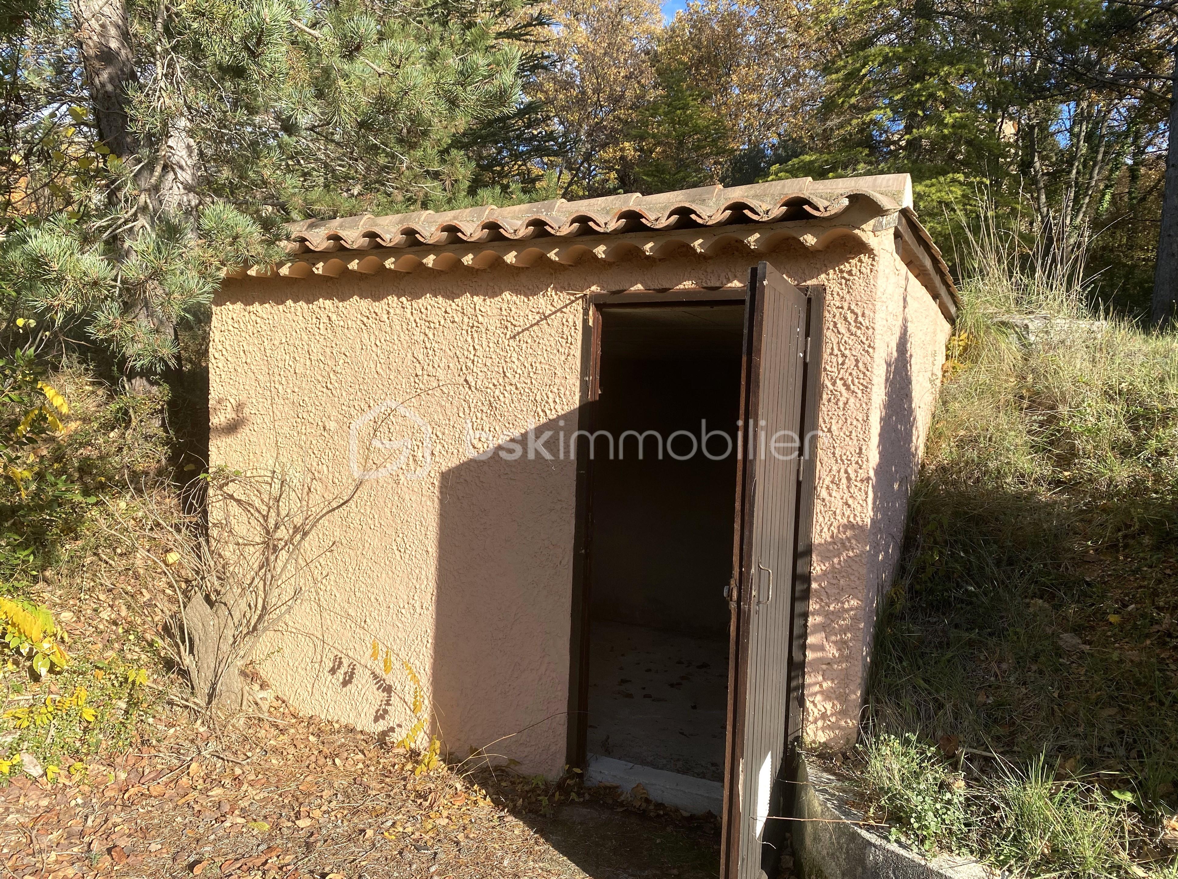 Maison traditionnelle de 133 m² - Cabanon face garage vue extérieure.jpg
