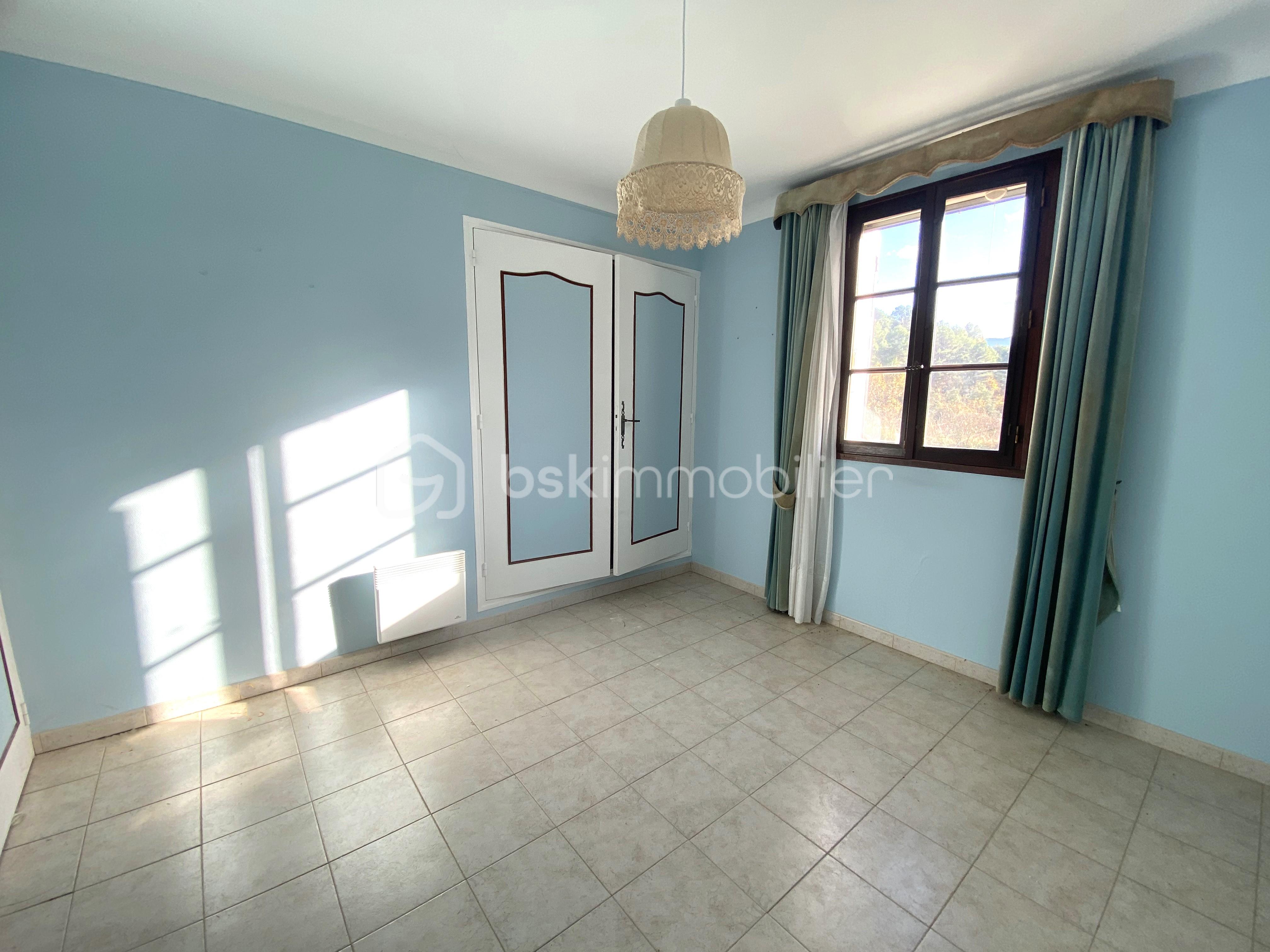 Maison traditionnelle de 133 m² - Chambre 2 pour annonce et HST.jpg