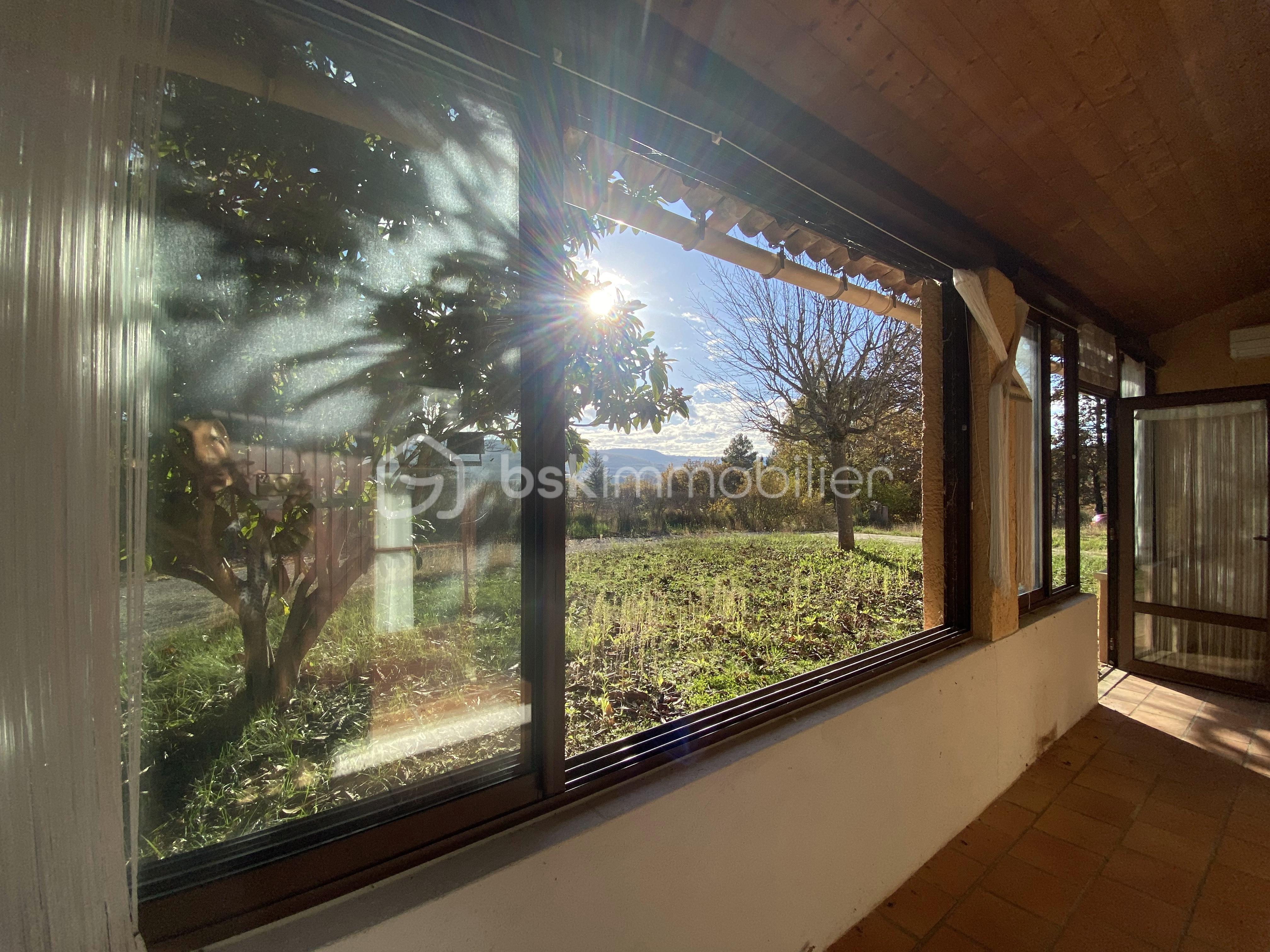 Maison traditionnelle de 133 m² - Vue autre depuis la petite véranda.jpg