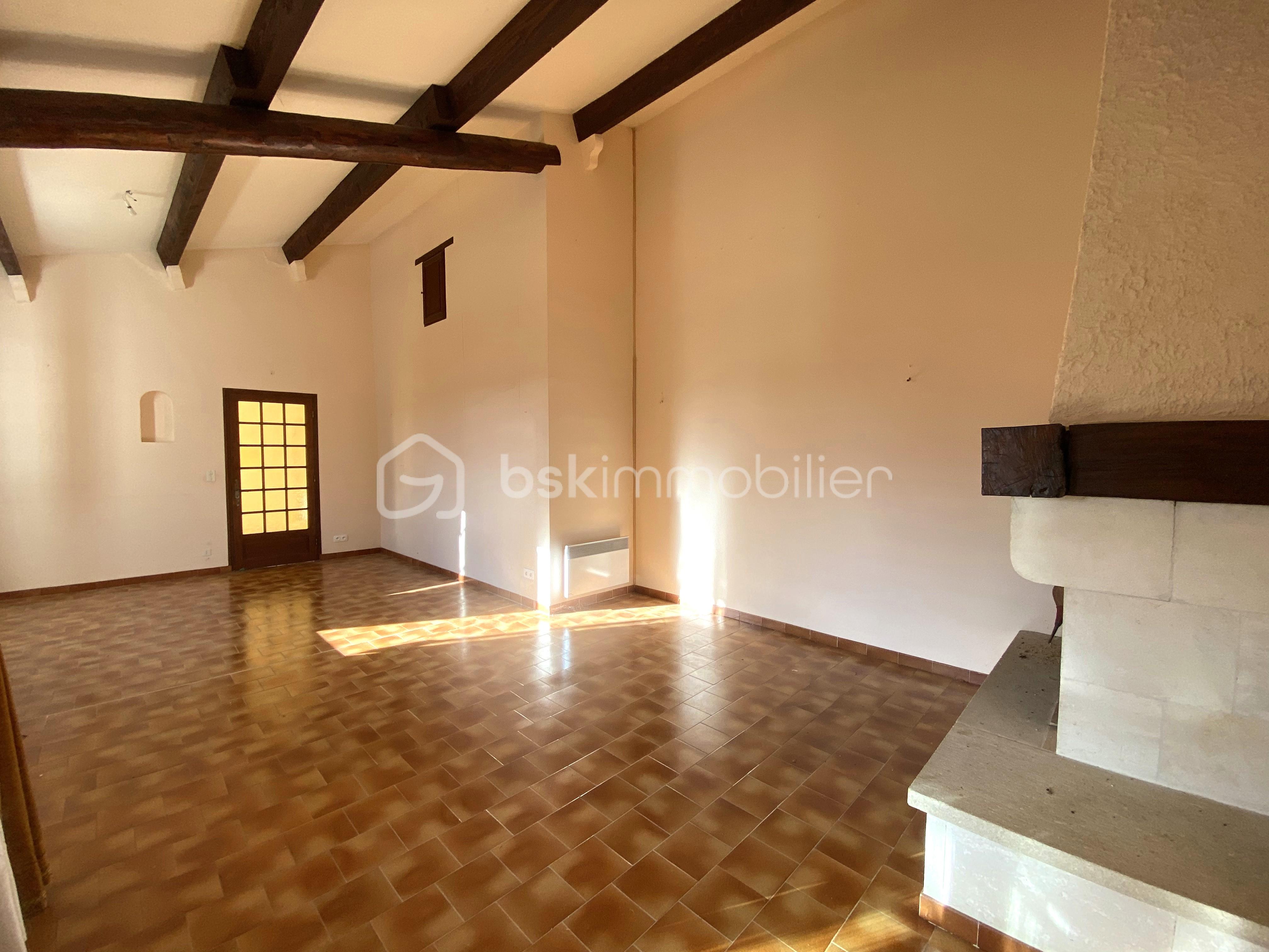 Maison traditionnelle de 133 m² - Salon-salle à manger vue depuis le bureau.jpg