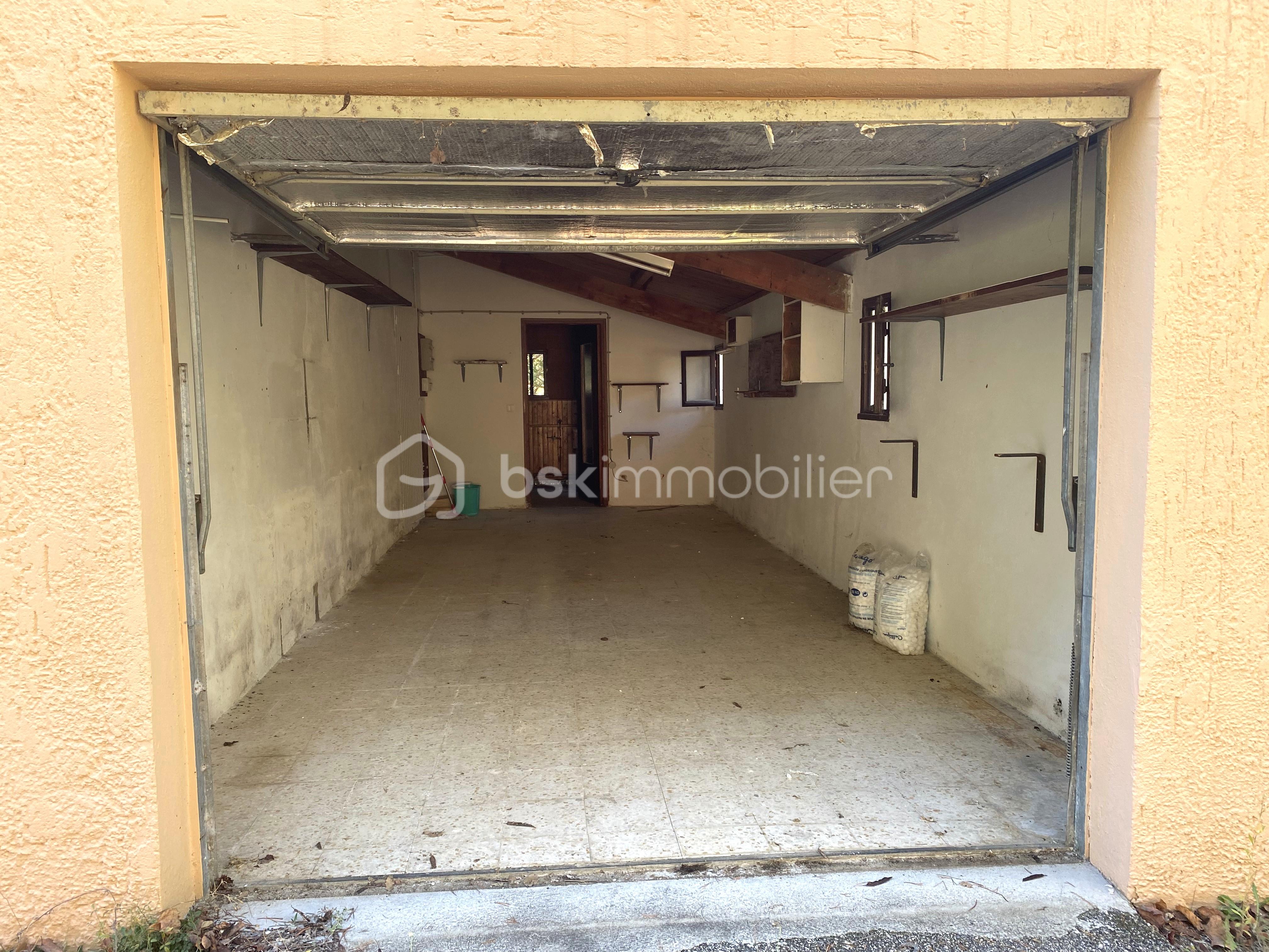 Maison traditionnelle de 133 m² - Garage1 Entrée vue de l'extérieur.jpg