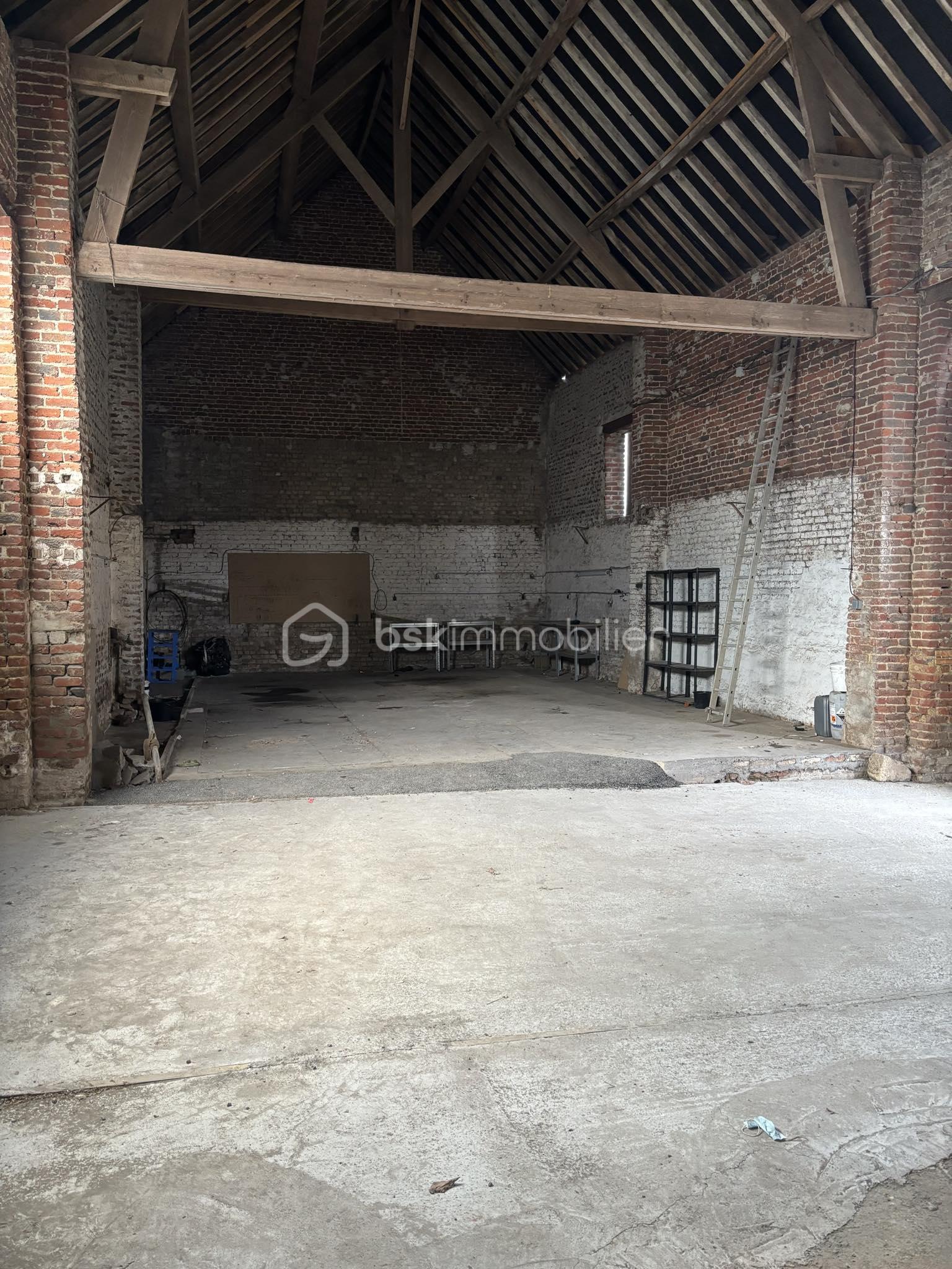 Immeuble de 750 m² - Hangar 2.jpg