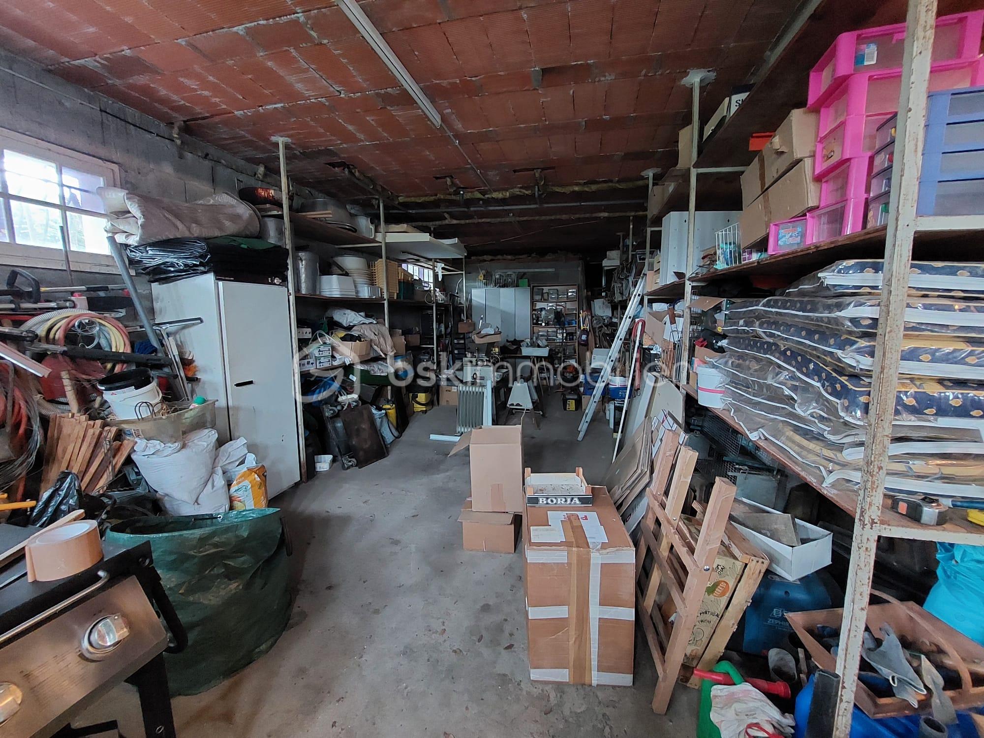 Maison de 300,40 m² - Garage.jpeg