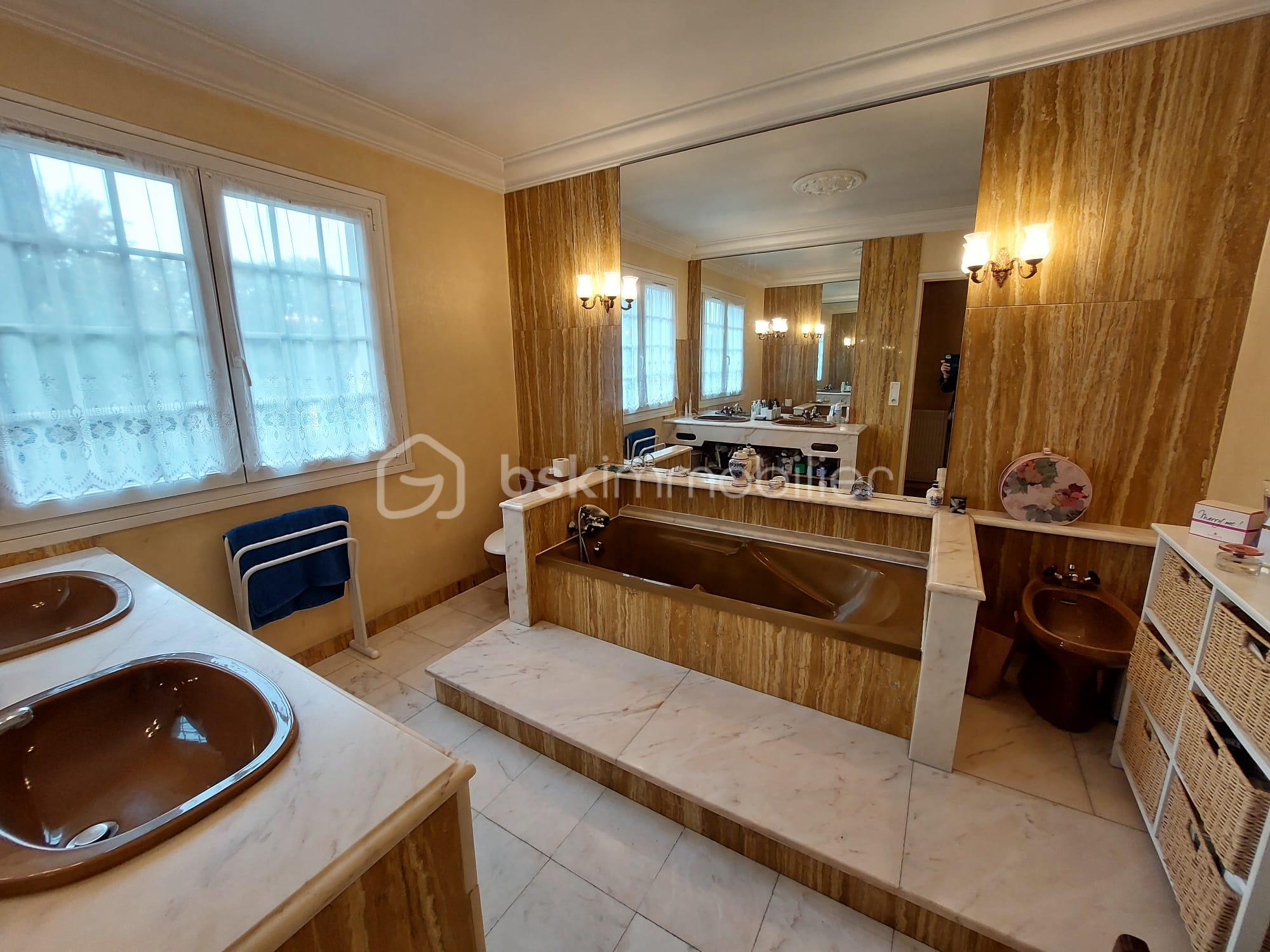 Maison de 300,40 m² - Salle de bains.jpeg