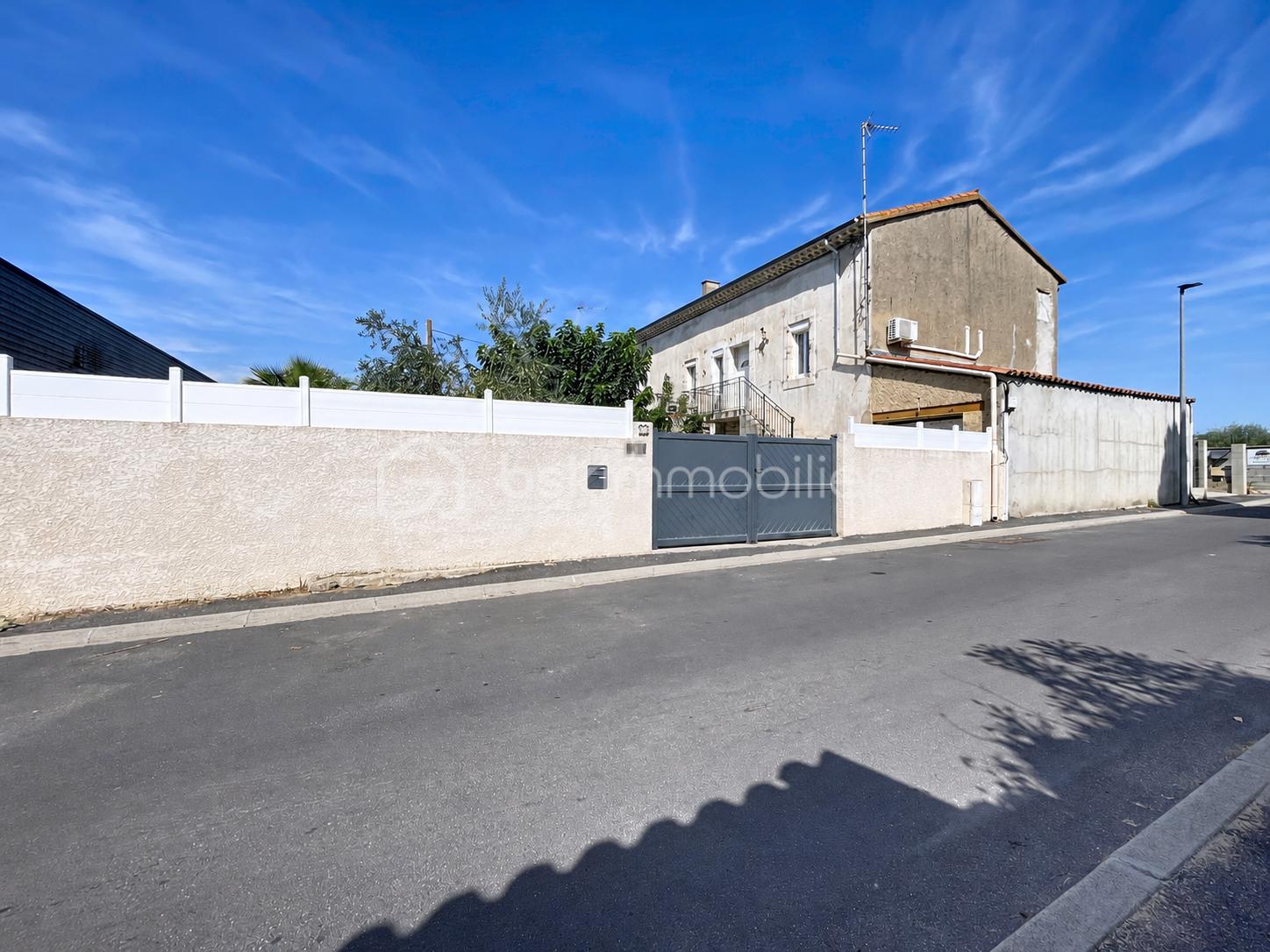 24 vue maison exterieur.png