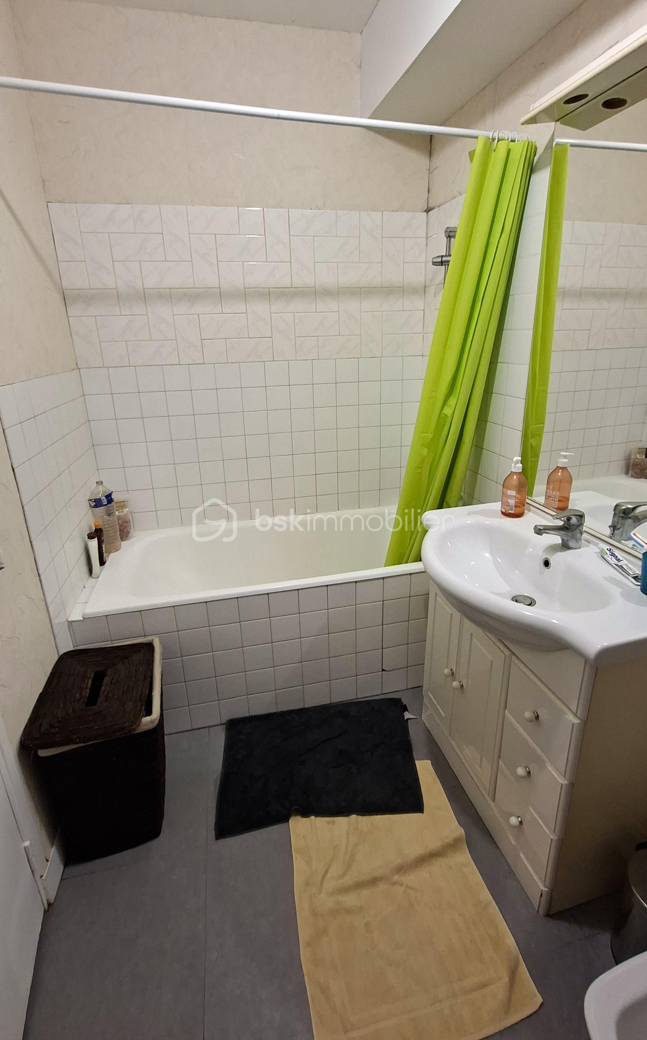 Maison de 75 m² - ETIENNE sdb étage 2.jpg