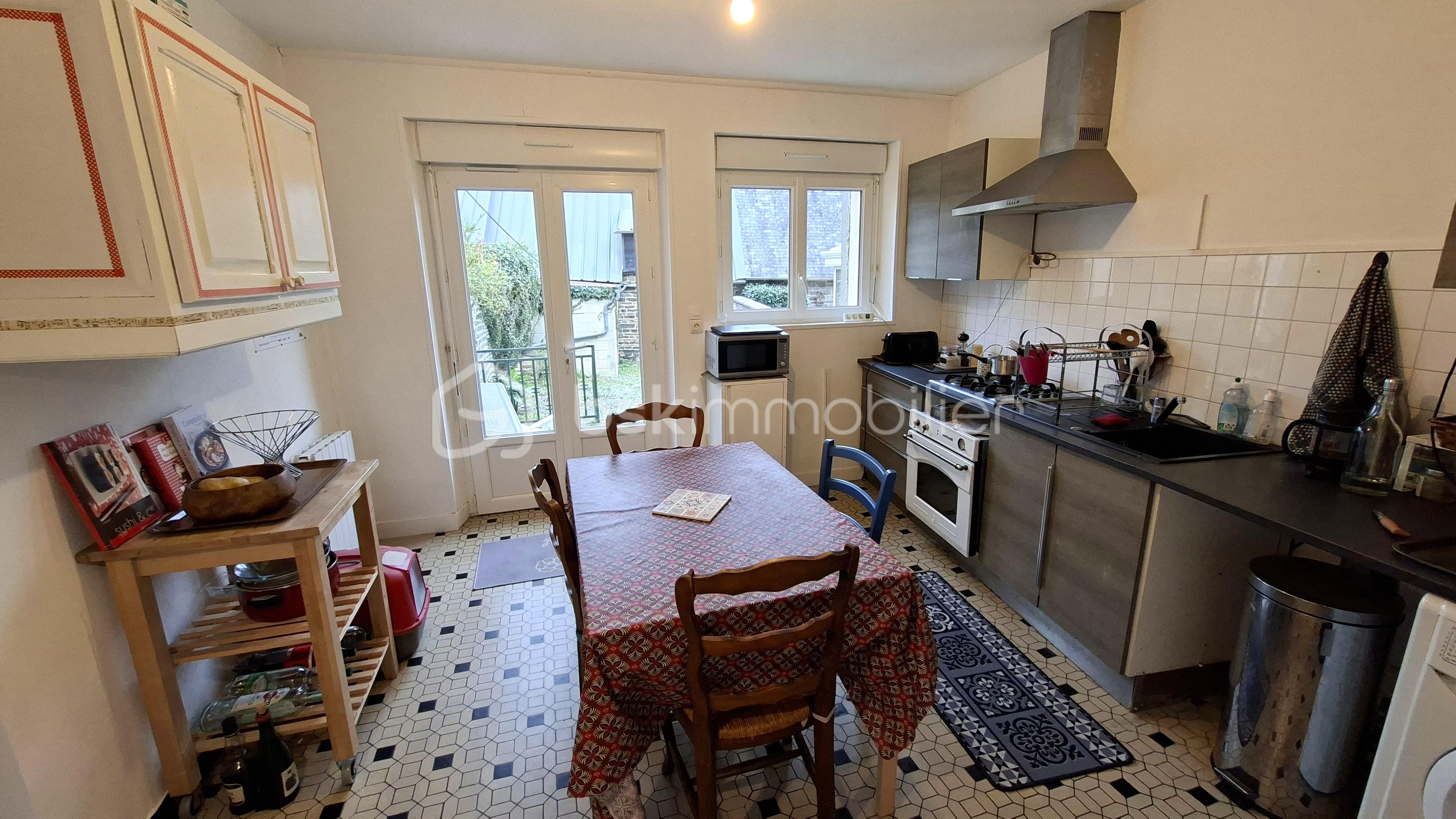 Maison de 75 m² - ETIENNE cuisine 1 vers porte.jpg