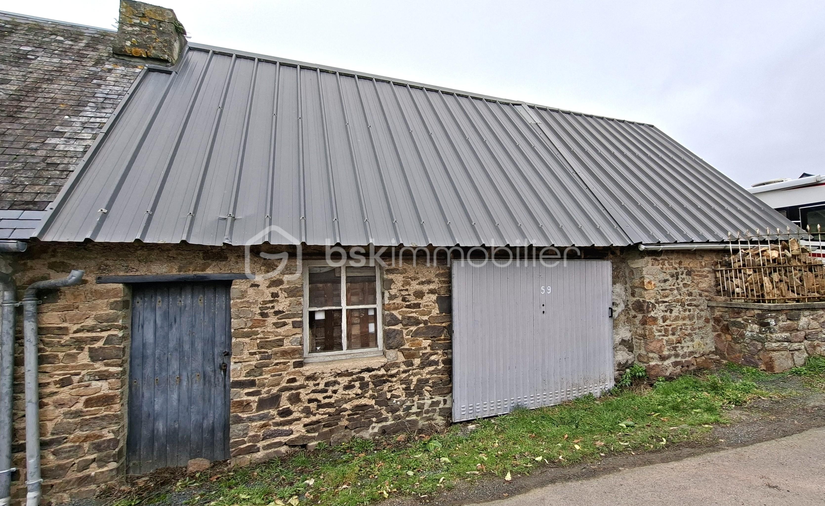 Maison de 75 m² - ETIENNE façade dépendance 2.jpg