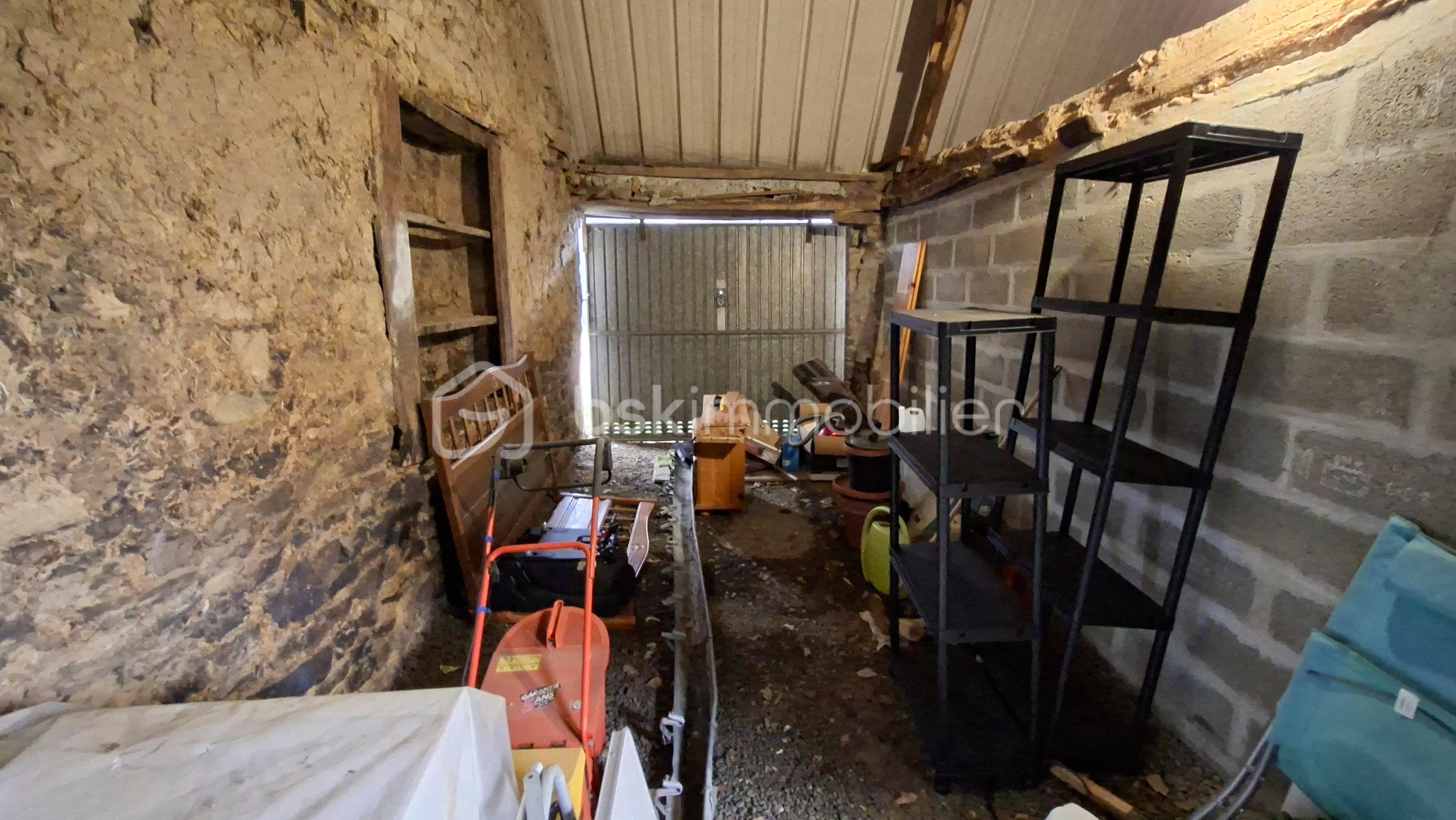 Maison de 75 m² - ETIENNE garage 1.jpg