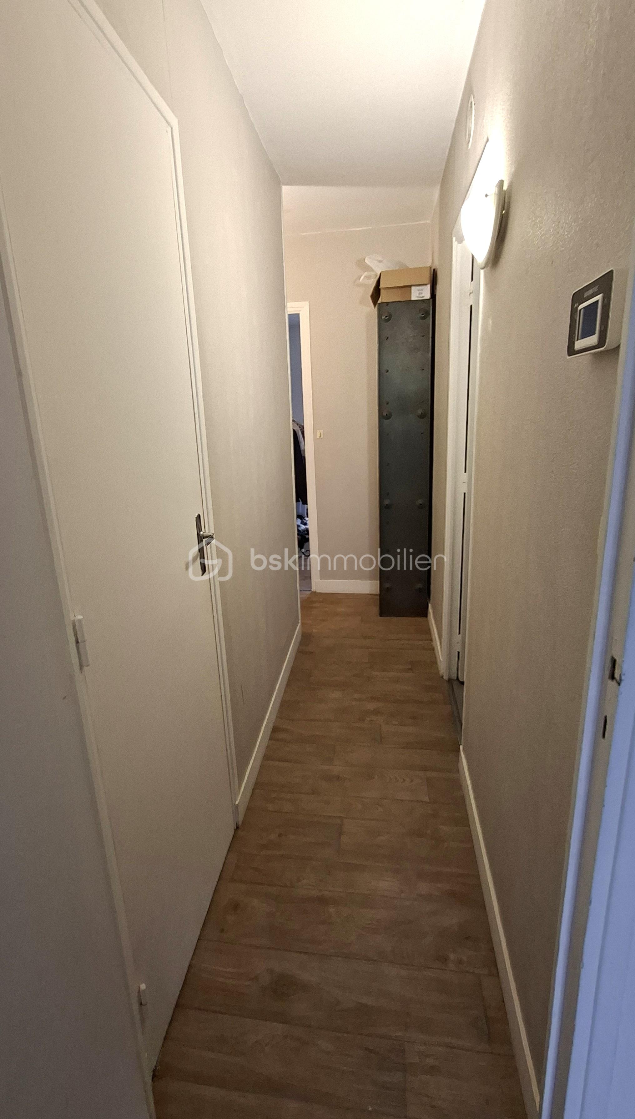 Maison de 75 m² - ETIENNE couloir 1 étage.jpg