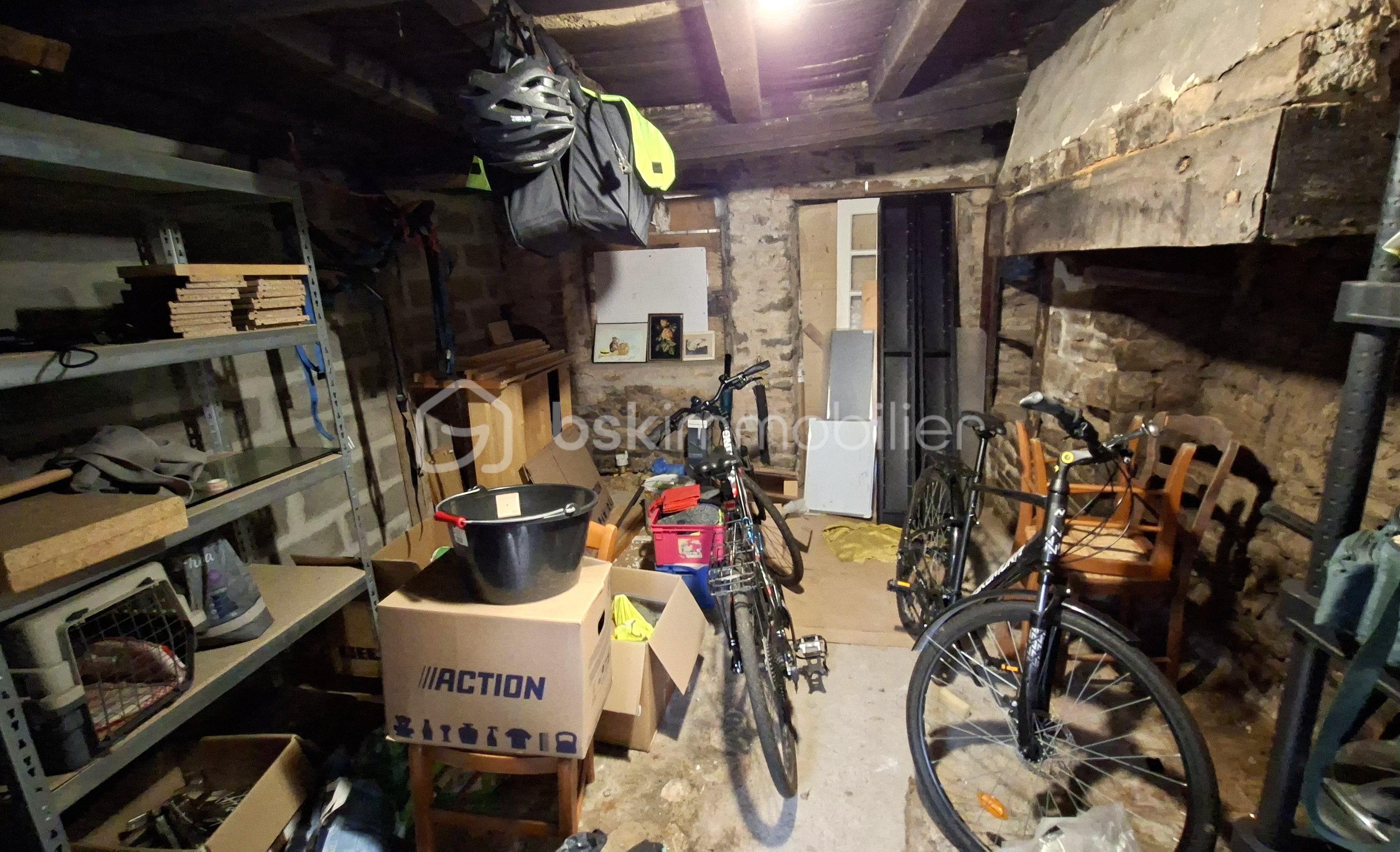 Maison de 75 m² - ETIENNE dépendance intérieur 2 ple vue cheminée.jpg