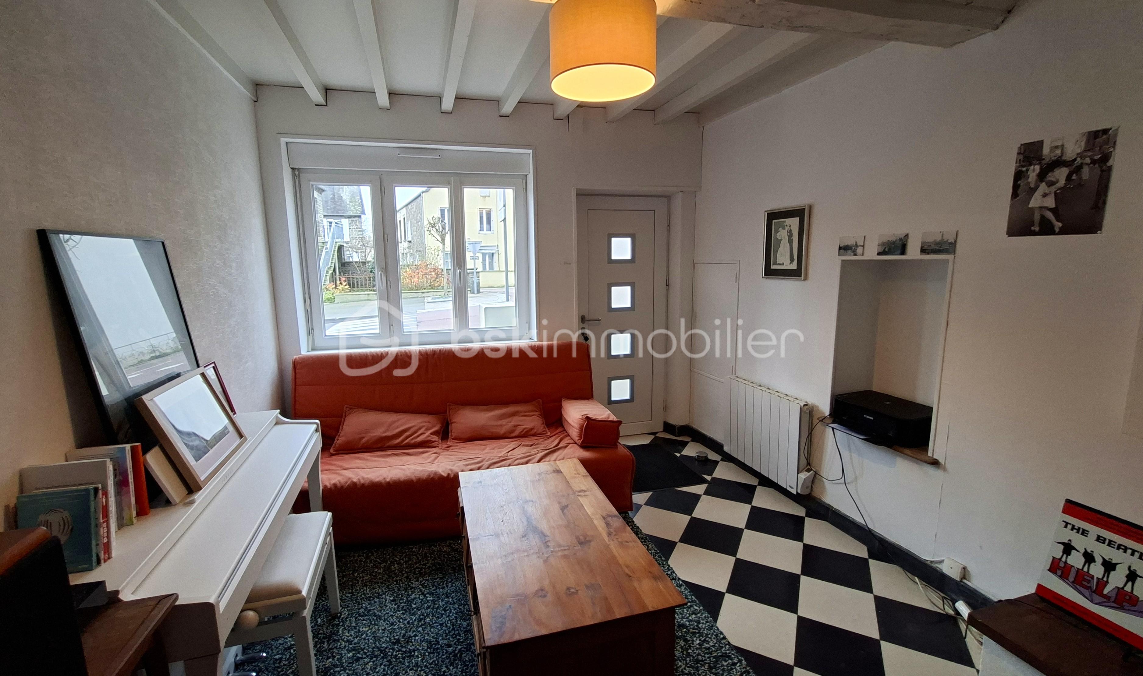 Maison de 75 m² - ETIENNE salle 3 vers fenêtre .jpg