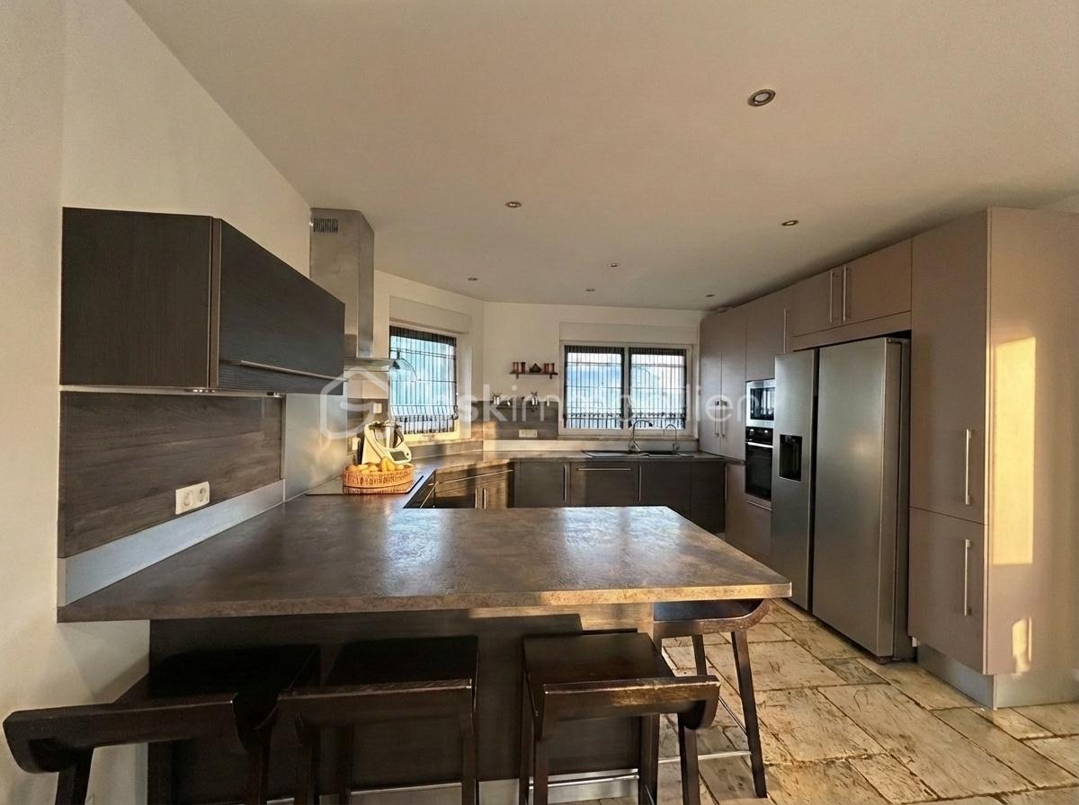 Maison de 150 m² - Edit_the_already-enhanced_interior_photo_to_make_w-1770285757097.png