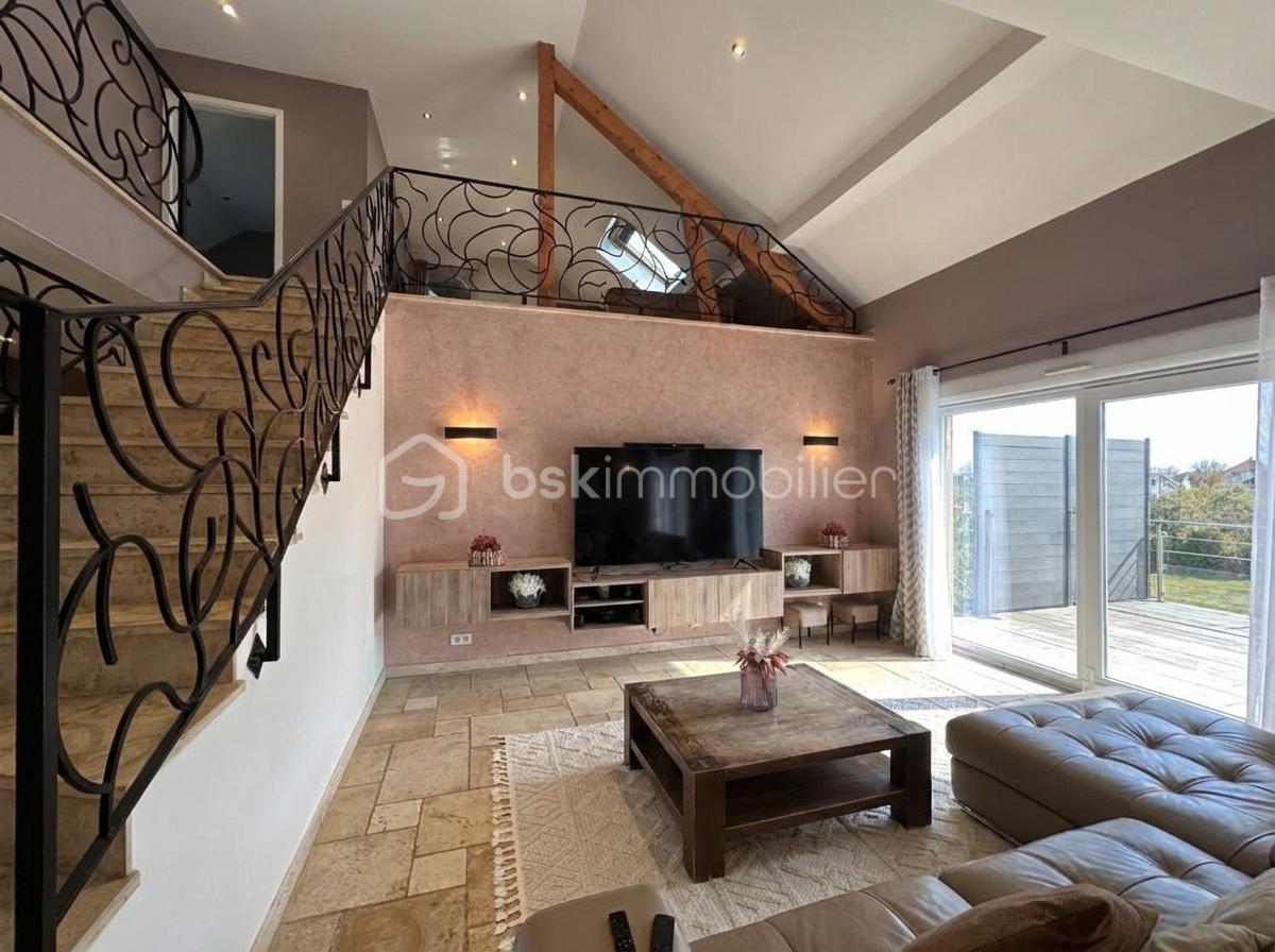 Maison de 150 m² - Edit_the_provided_living_room_photo_Make_the_over-1770284692818.png